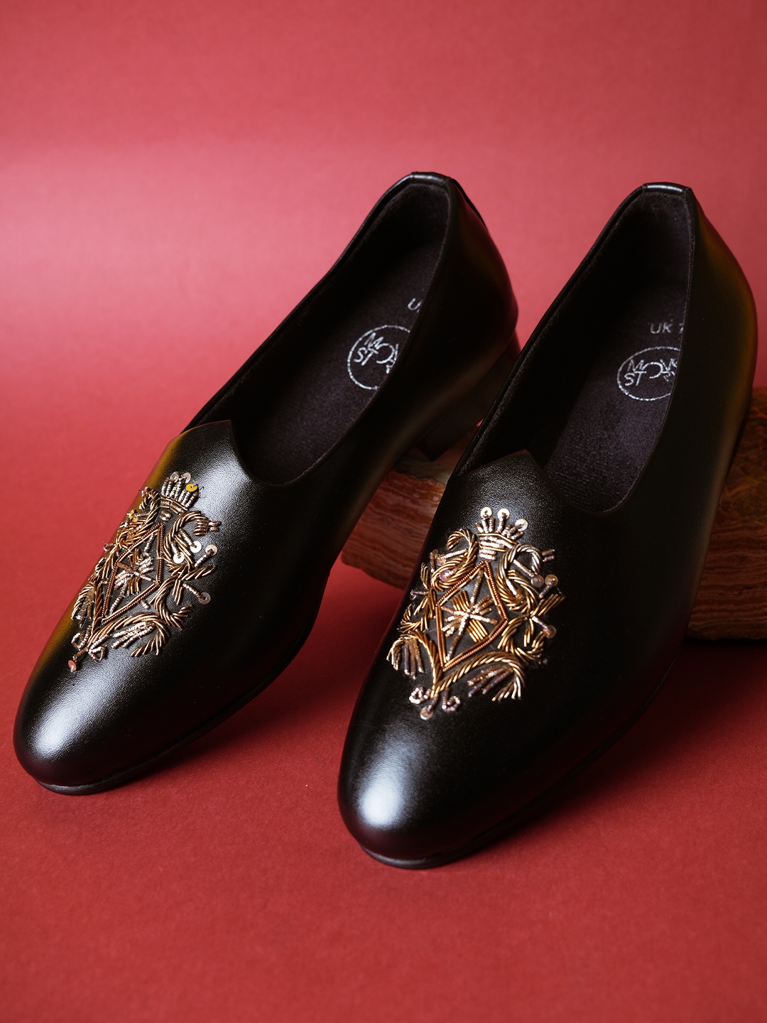 

MONKSTORY Men Embroidered Round-Toe Slip-on Mojaris, Black