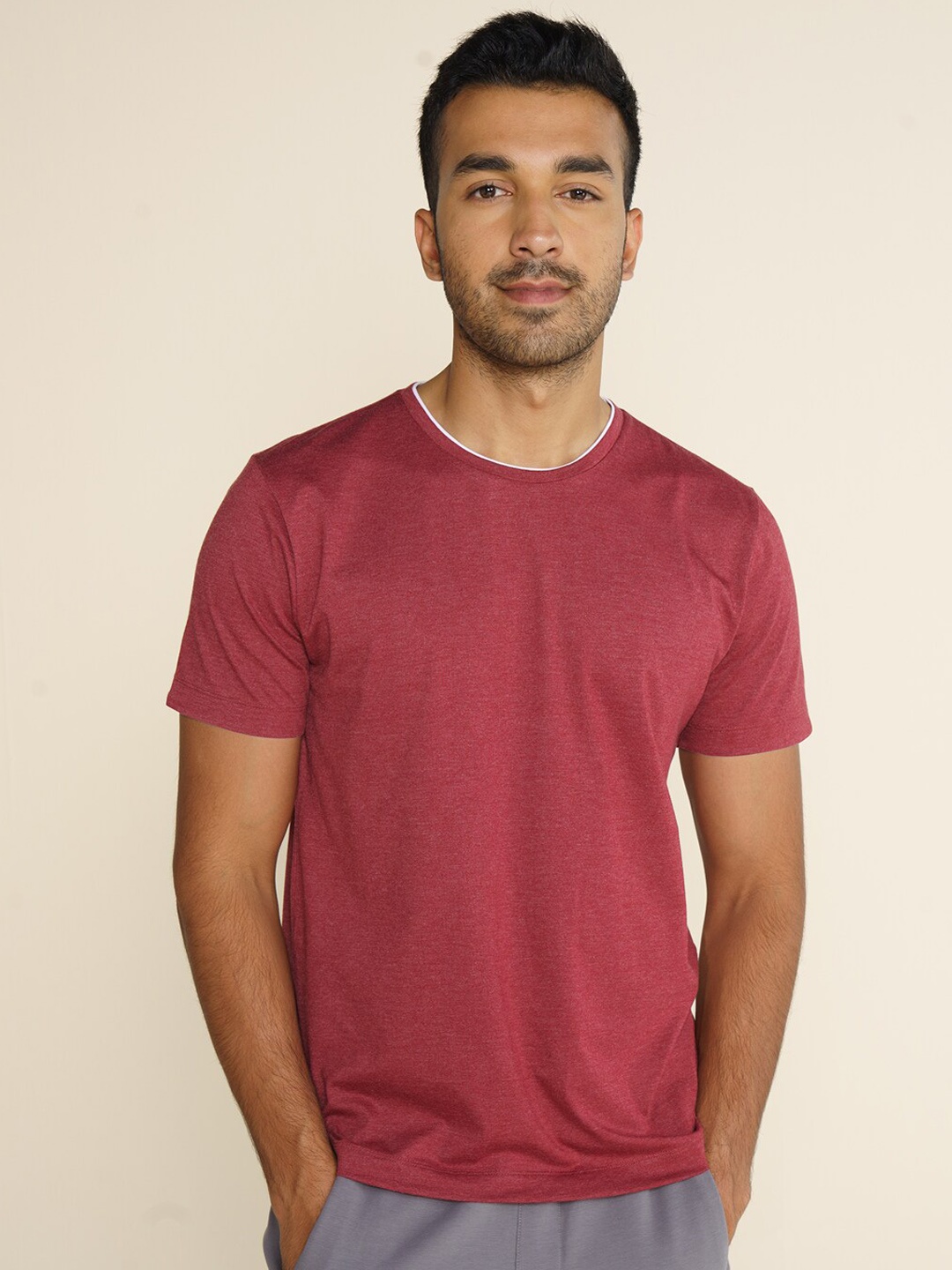 

DAMENSCH Men Solid Ultra-Li Cotton Regular Fit Neck Piping Melange T-shirt, Maroon