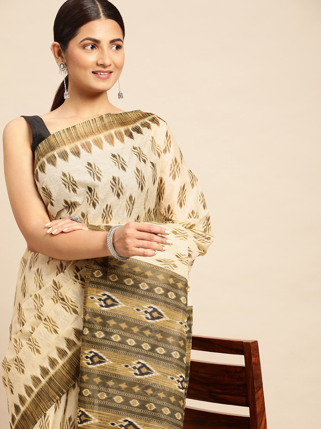 

SHANVIKA Ethnic Motifs Printed Pure Cotton Block Print Saree, Beige