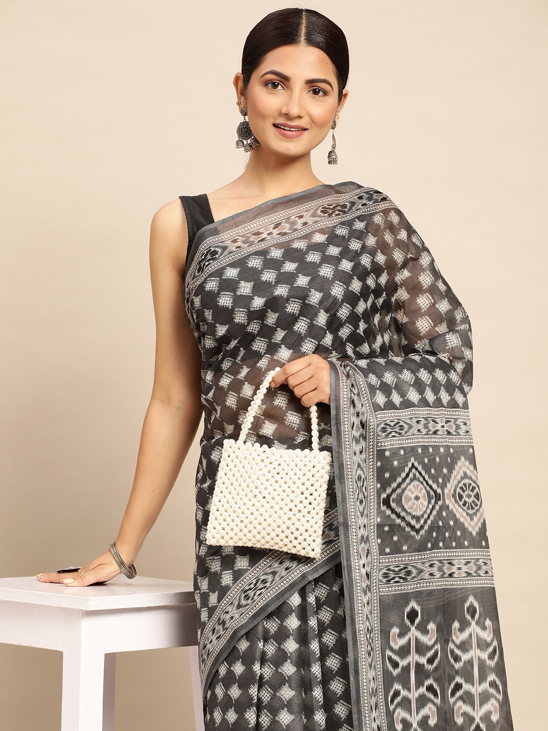 

SHANVIKA Ethnic Motifs Printed Pure Cotton Block Print Saree, Grey