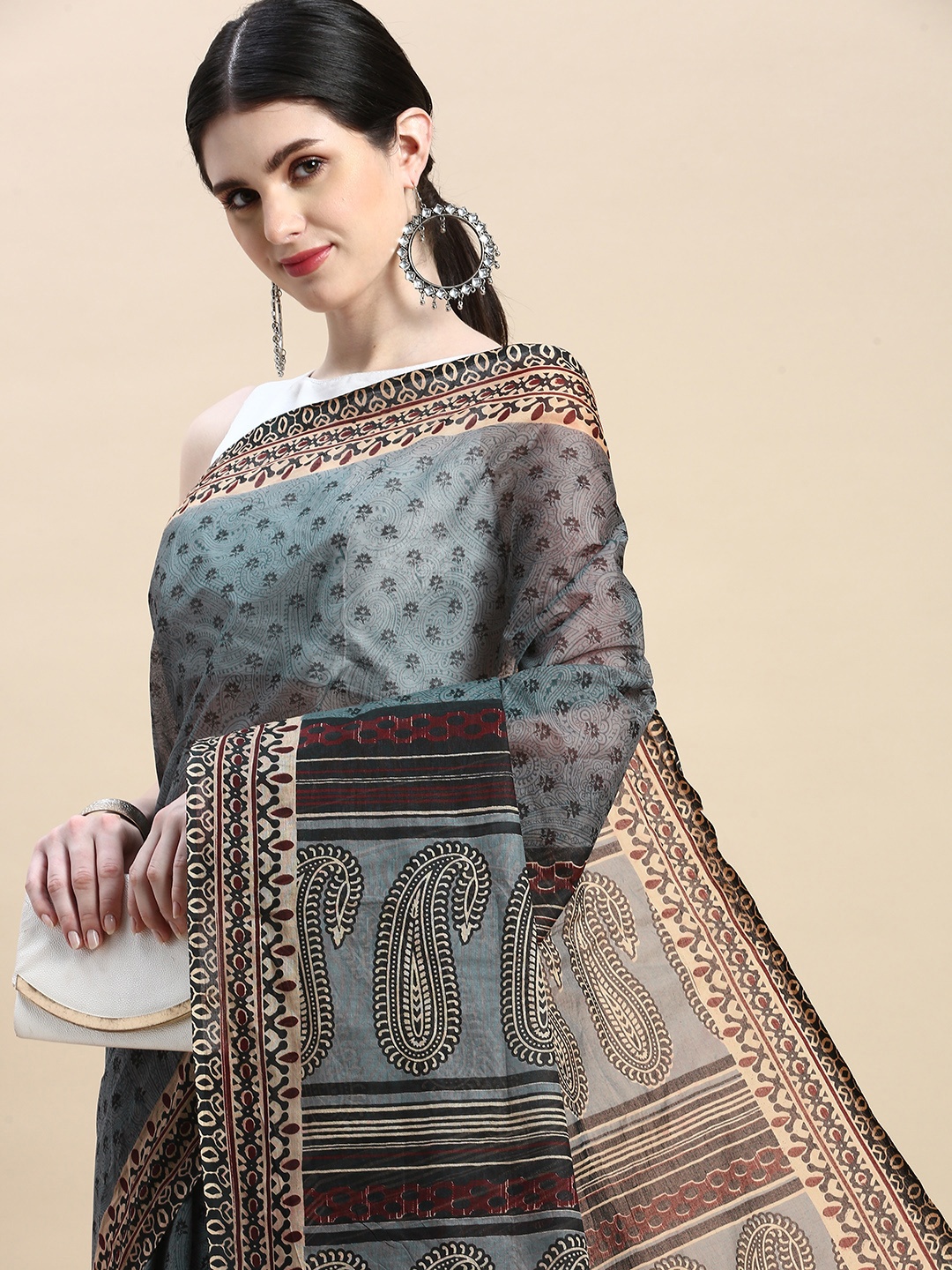 

SHANVIKA Floral Pure Cotton Block Print Saree, Grey