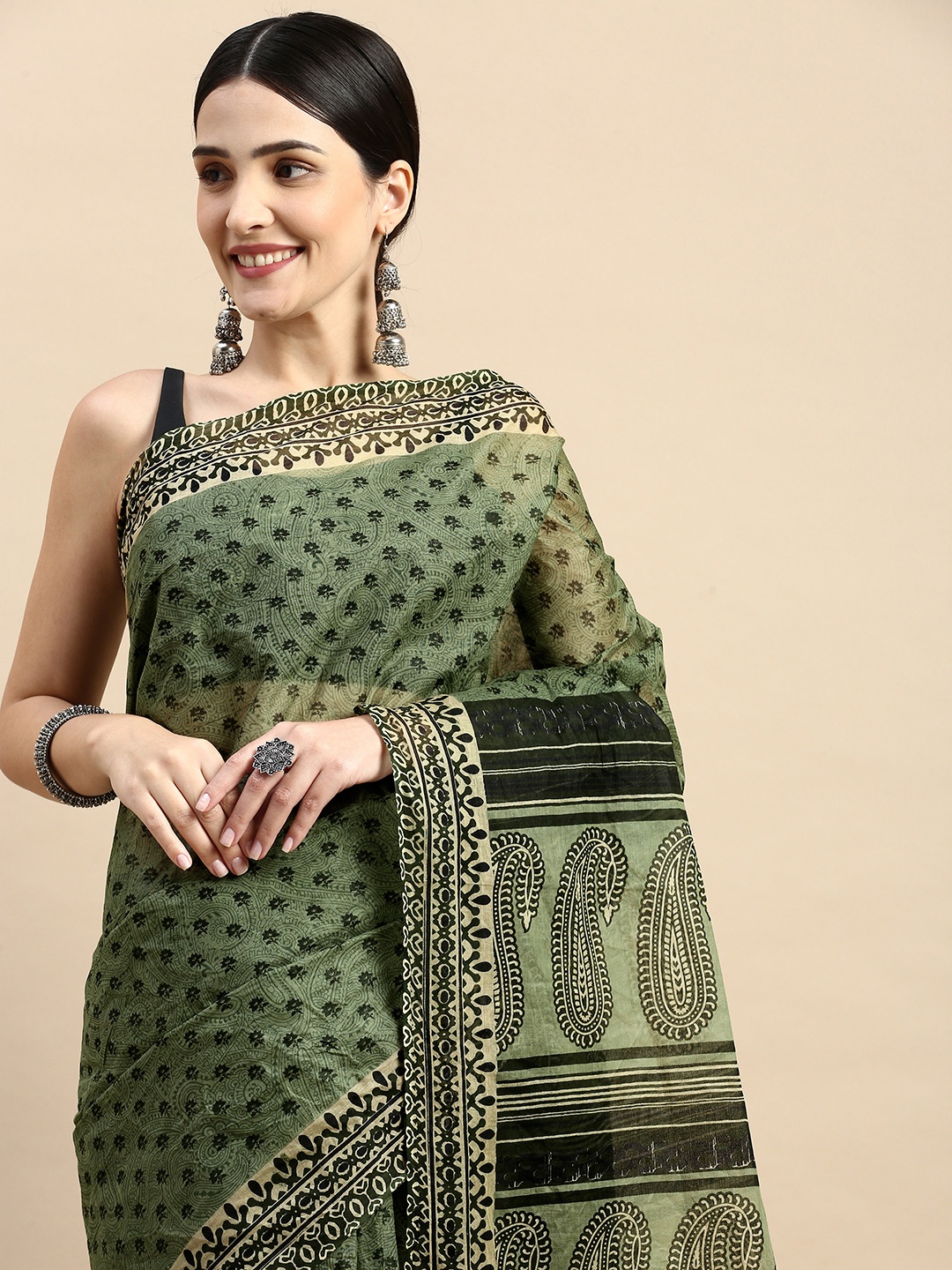 

SHANVIKA Floral Pure Cotton Block Print Saree, Green