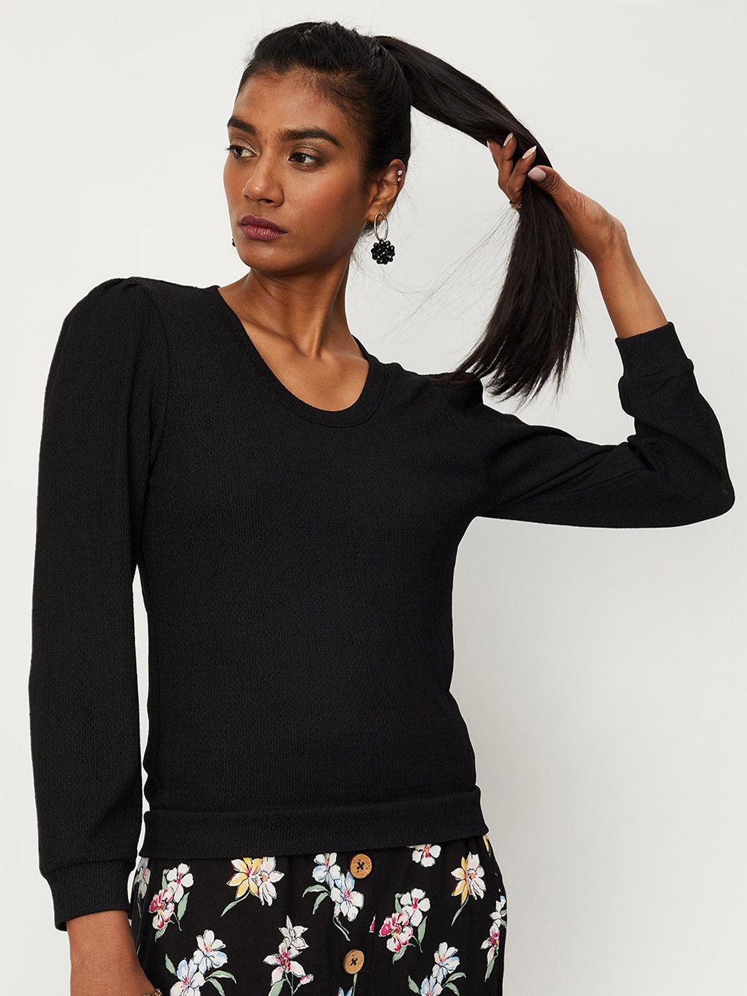 

max Round Neck Puff Sleeves Top, Black