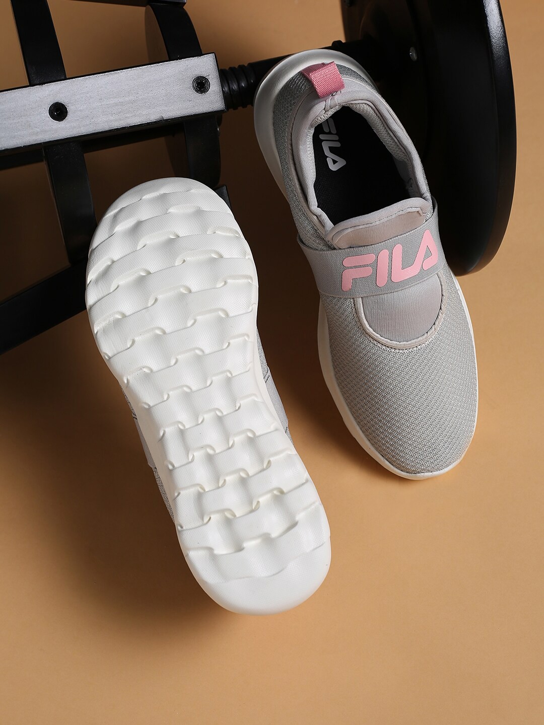 

FILA Women Mesh Walking Shoes, Grey