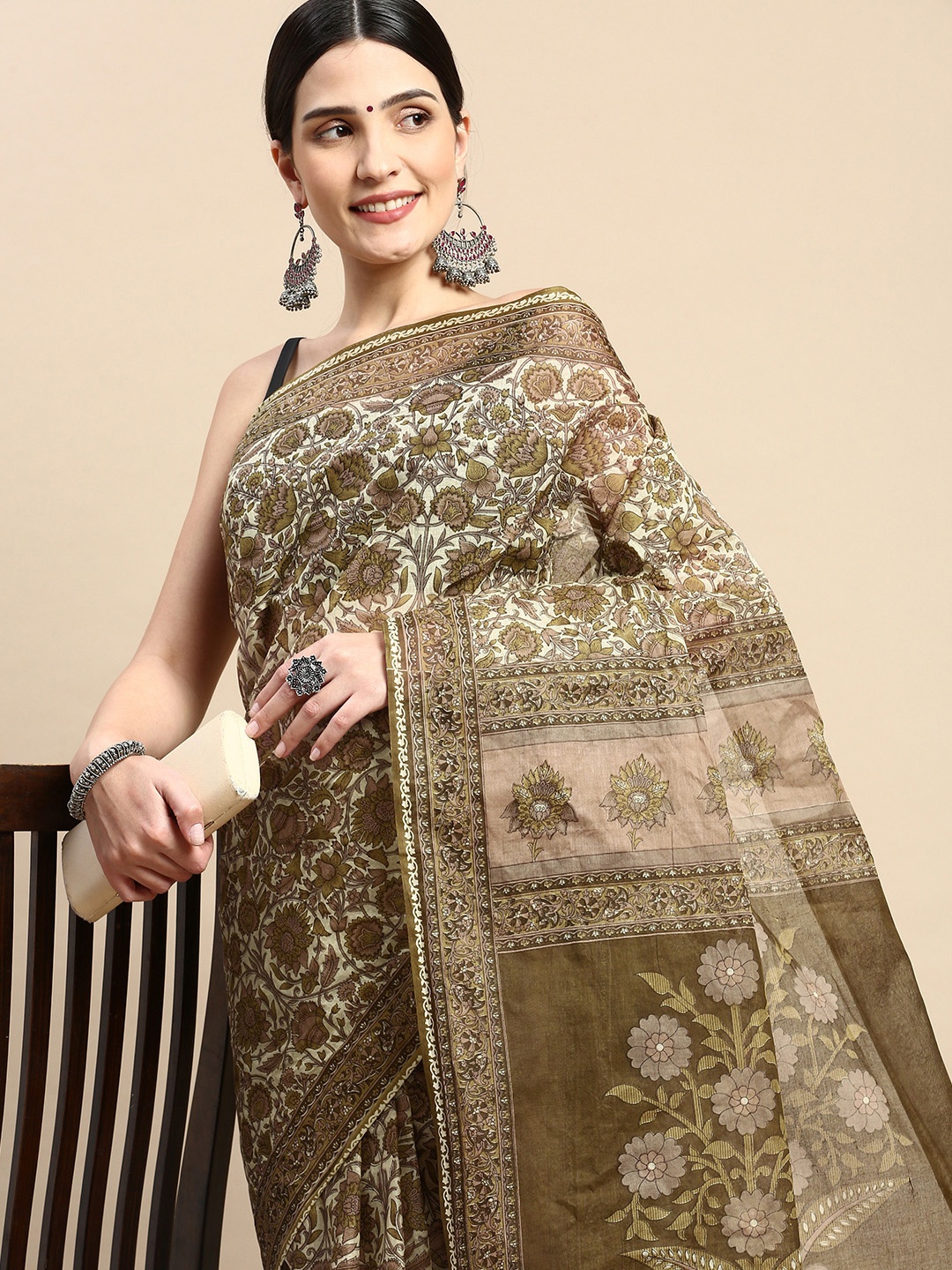 

SHANVIKA Ethnic Motifs Printed Pure Cotton Block Print Saree, Beige