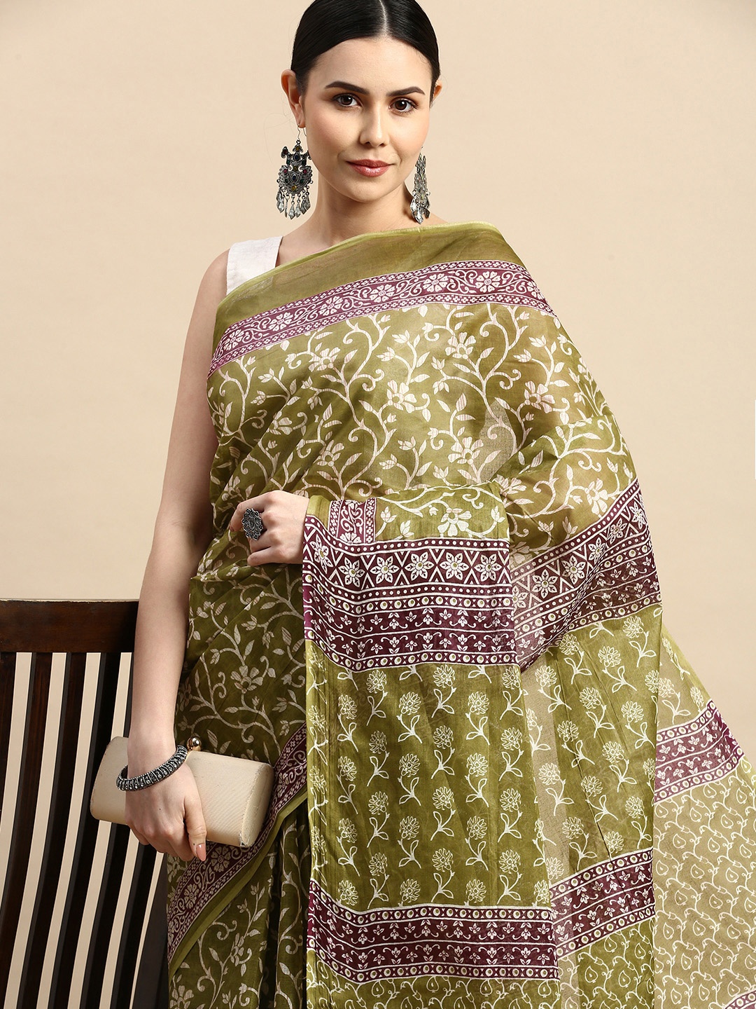 

SHANVIKA Floral Printed Pure Cotton Block Print Saree, Green