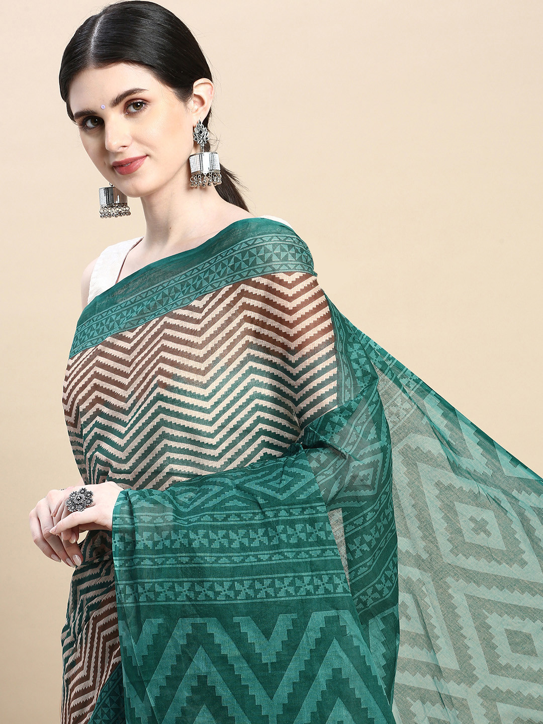

SHANVIKA Leheriya Printed Pure Cotton Block Print Saree, Beige