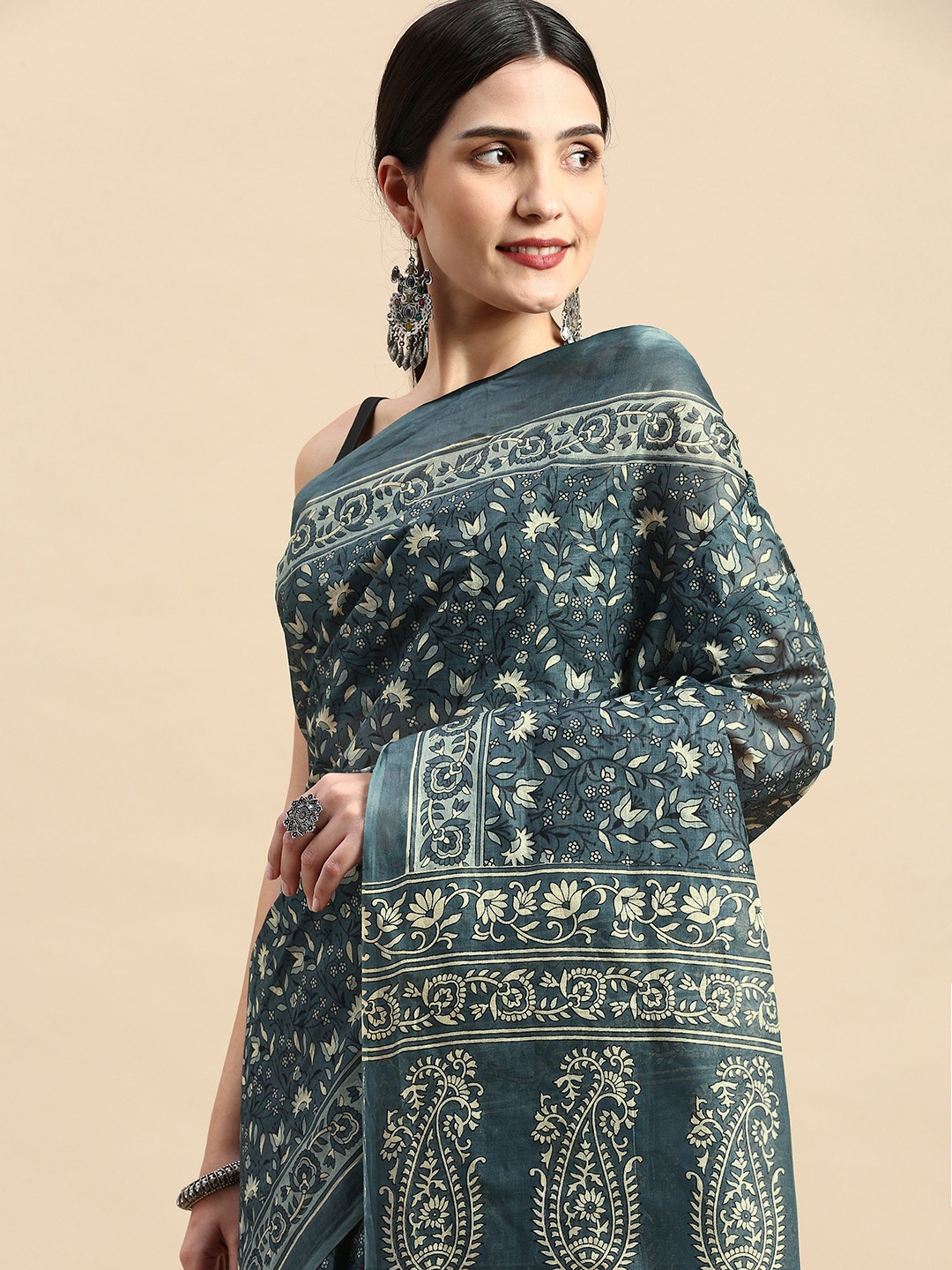 

SHANVIKA Floral Printed Pure Cotton Block Print Saree, Grey