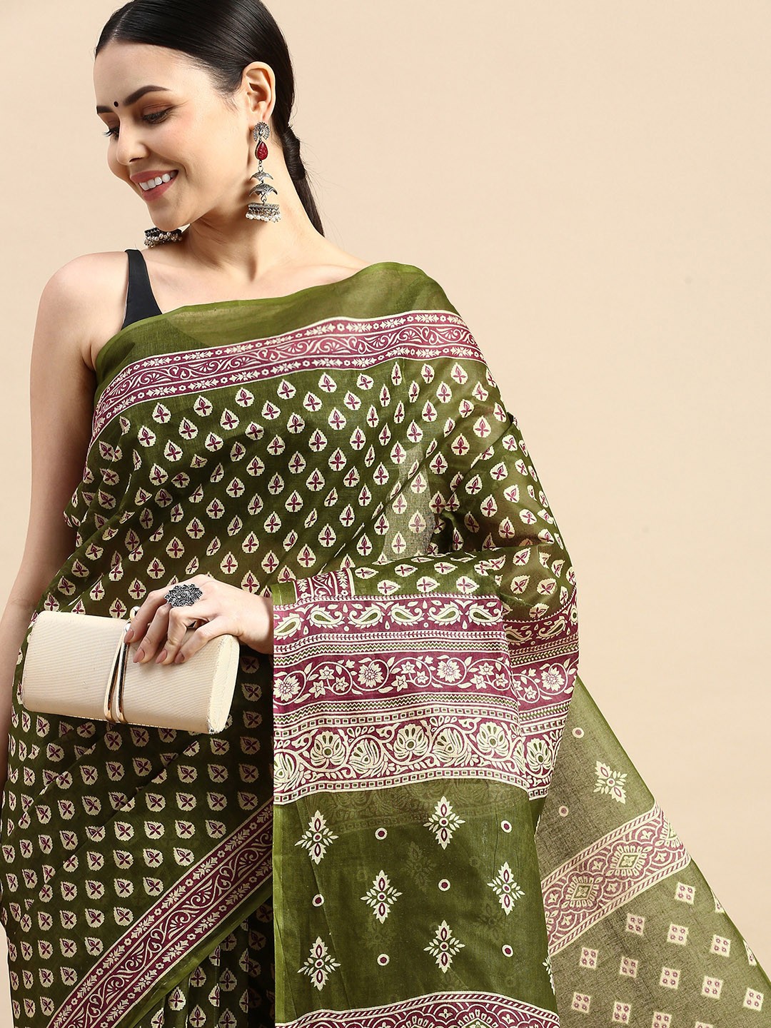 

SHANVIKA Ethnic Motifs Printed Pure Cotton Block Print Saree, Green