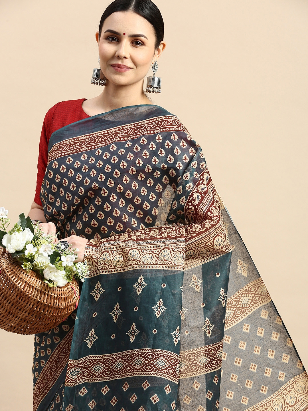 

SHANVIKA Ethnic Motifs Printed Pure Cotton Block Print Saree, Grey