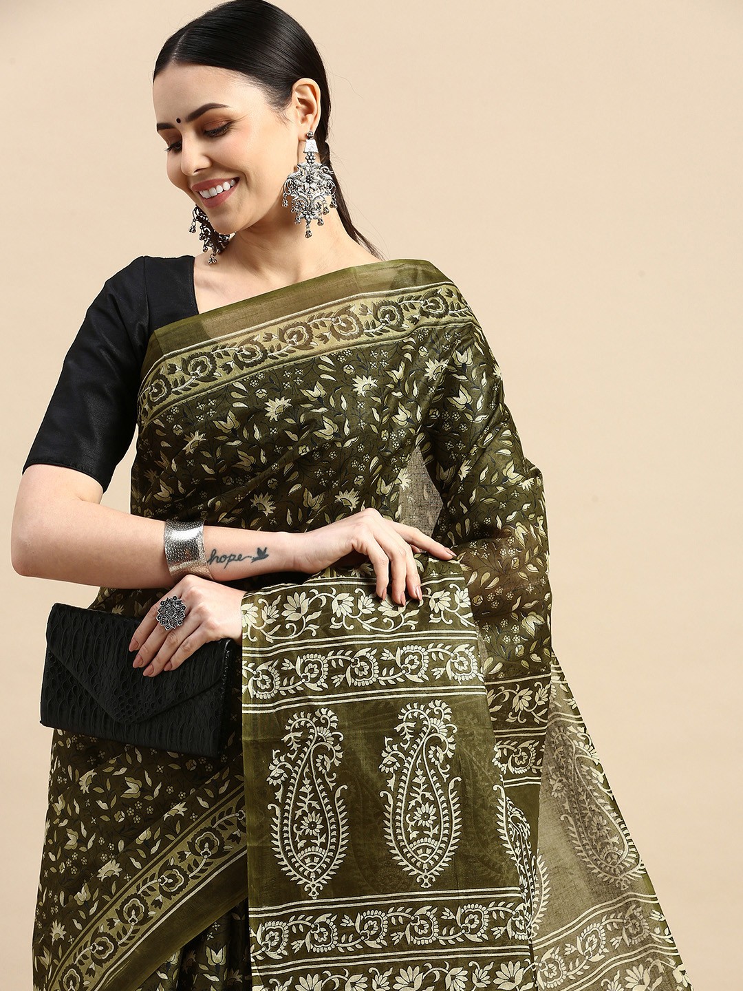 

SHANVIKA Floral Printed Pure Cotton Block Print Saree, Green