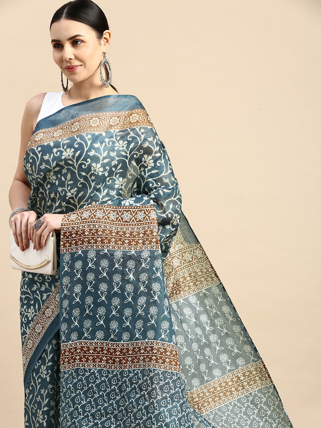 

SHANVIKA Ethnic Motifs Printed Pure Cotton Block Print Saree, Grey