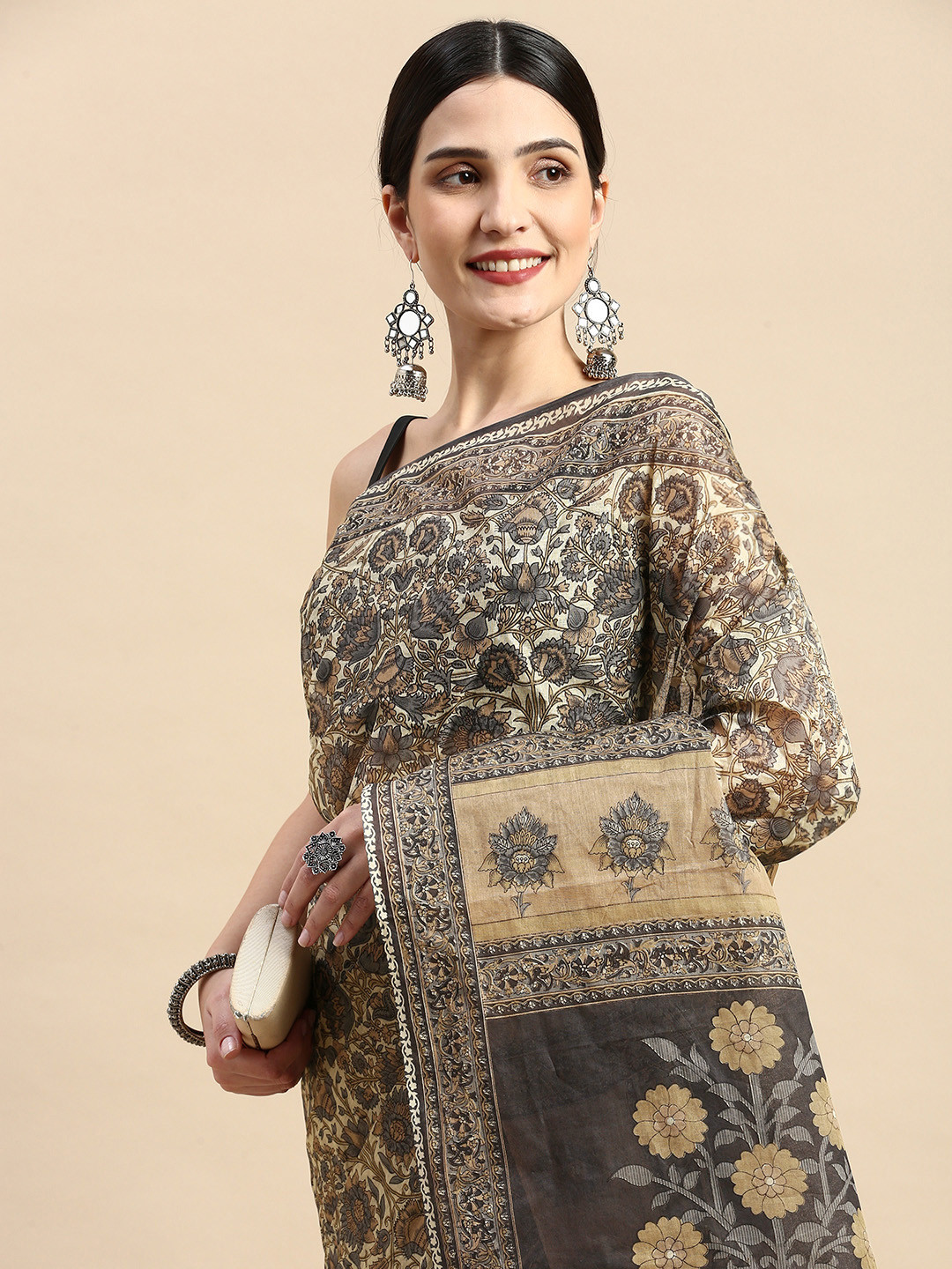 

SHANVIKA Ethnic Motifs Printed Pure Cotton Block Print Saree, Beige