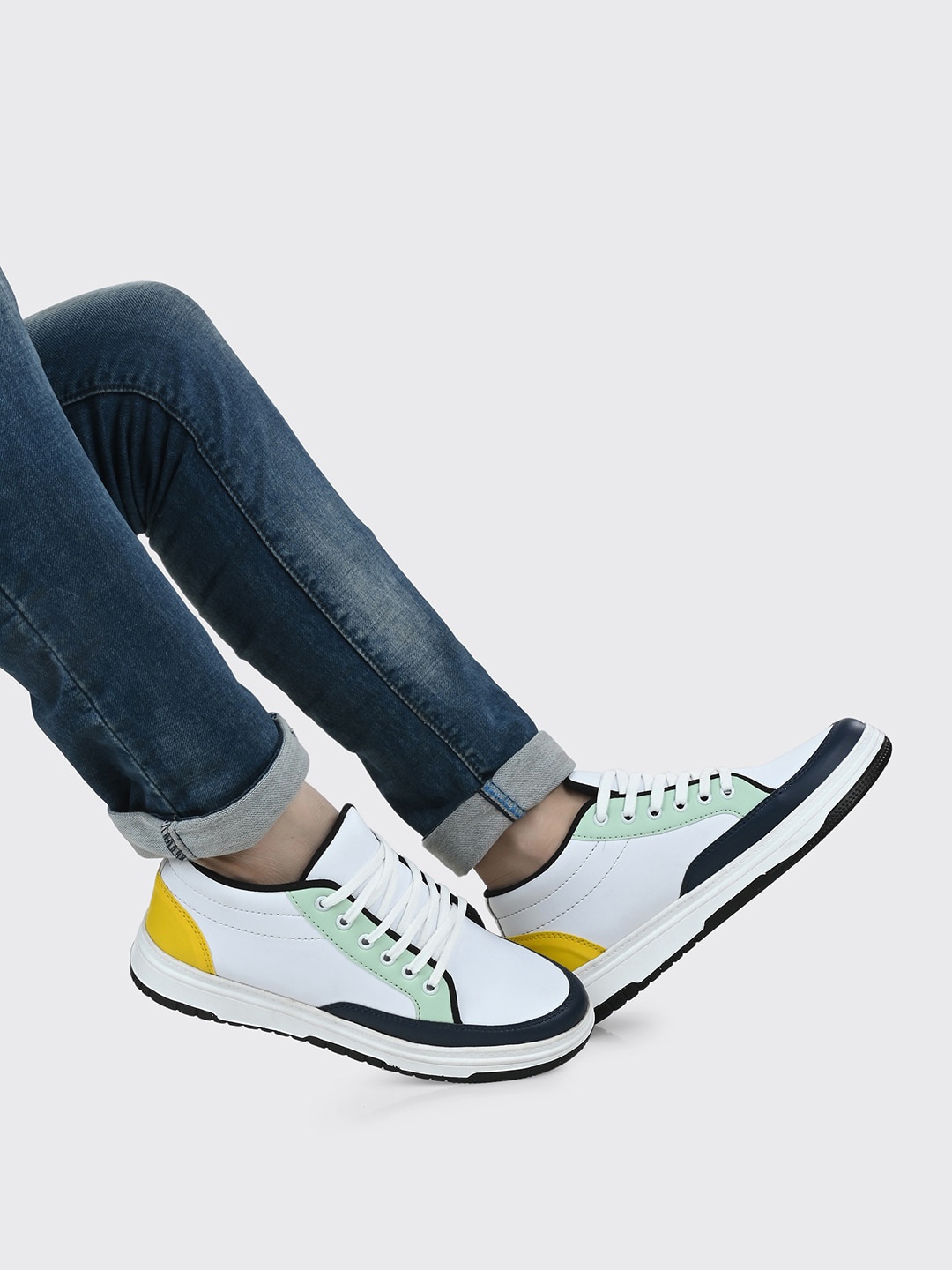 

Mactree Men Lightweight Lace-Up Sneakers, White