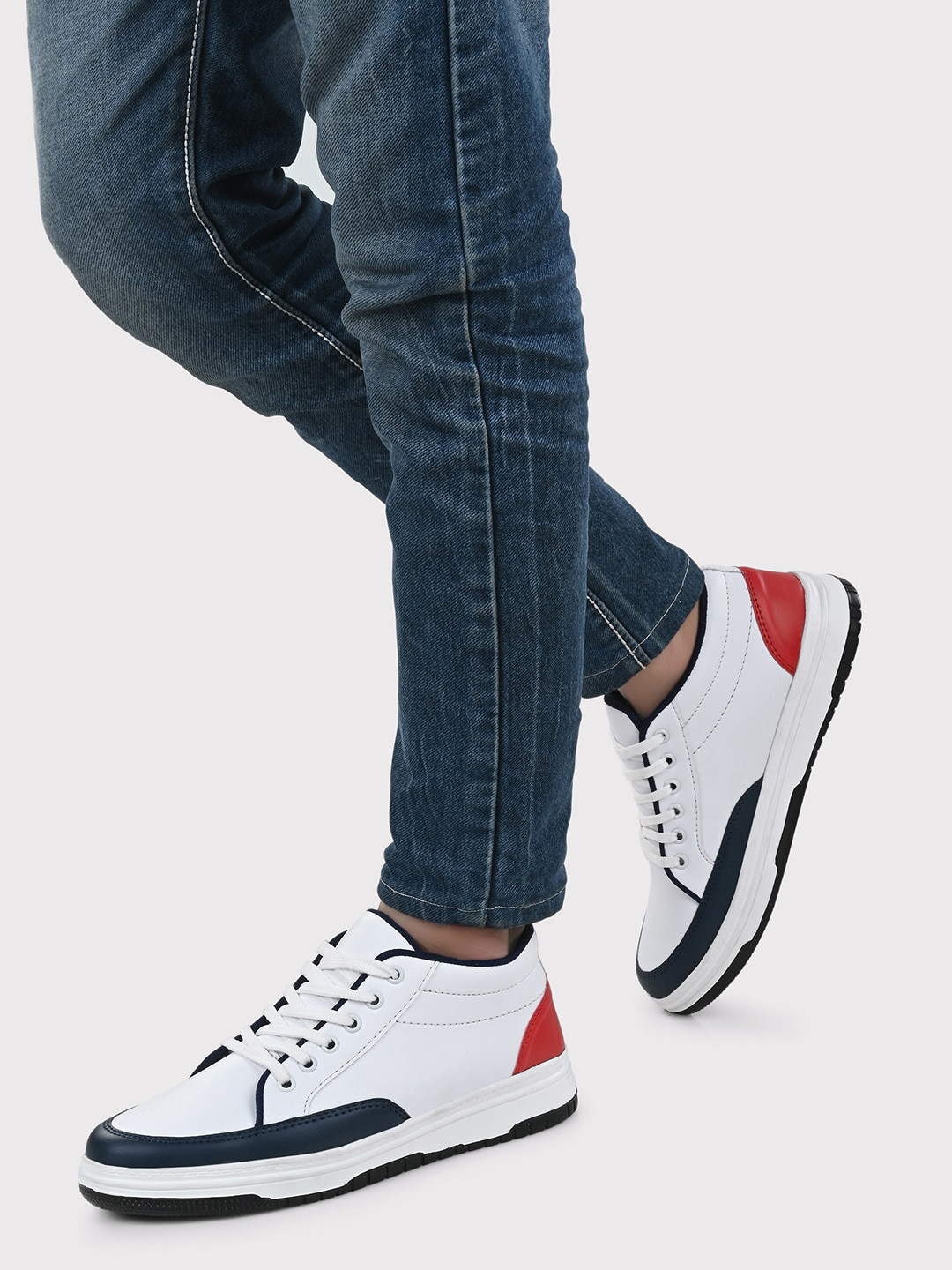 

Mactree Men Colourblocked Lightweight Mid Top Sneakers, White