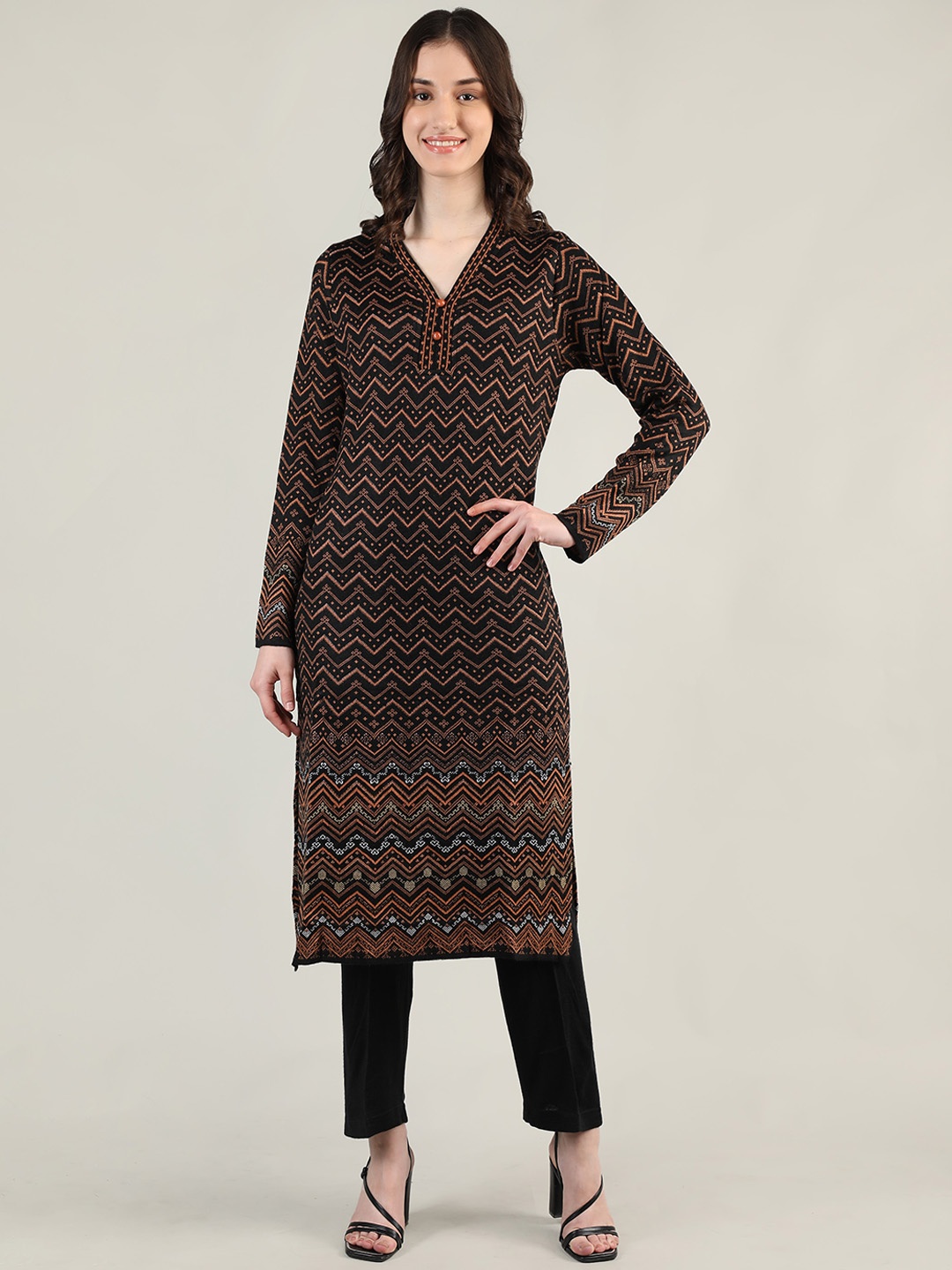 

MIKHAD Women Chevron Jacquard Woolen Kurta, Black