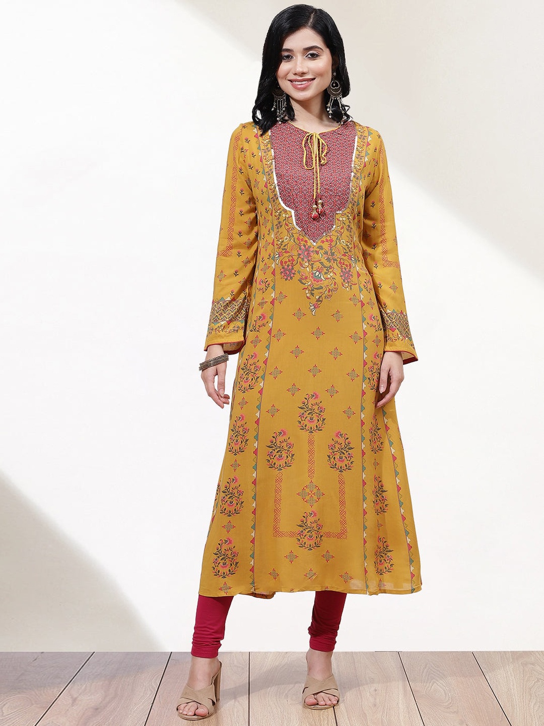 

Lakshita Floral Printed Kurta, Mustard