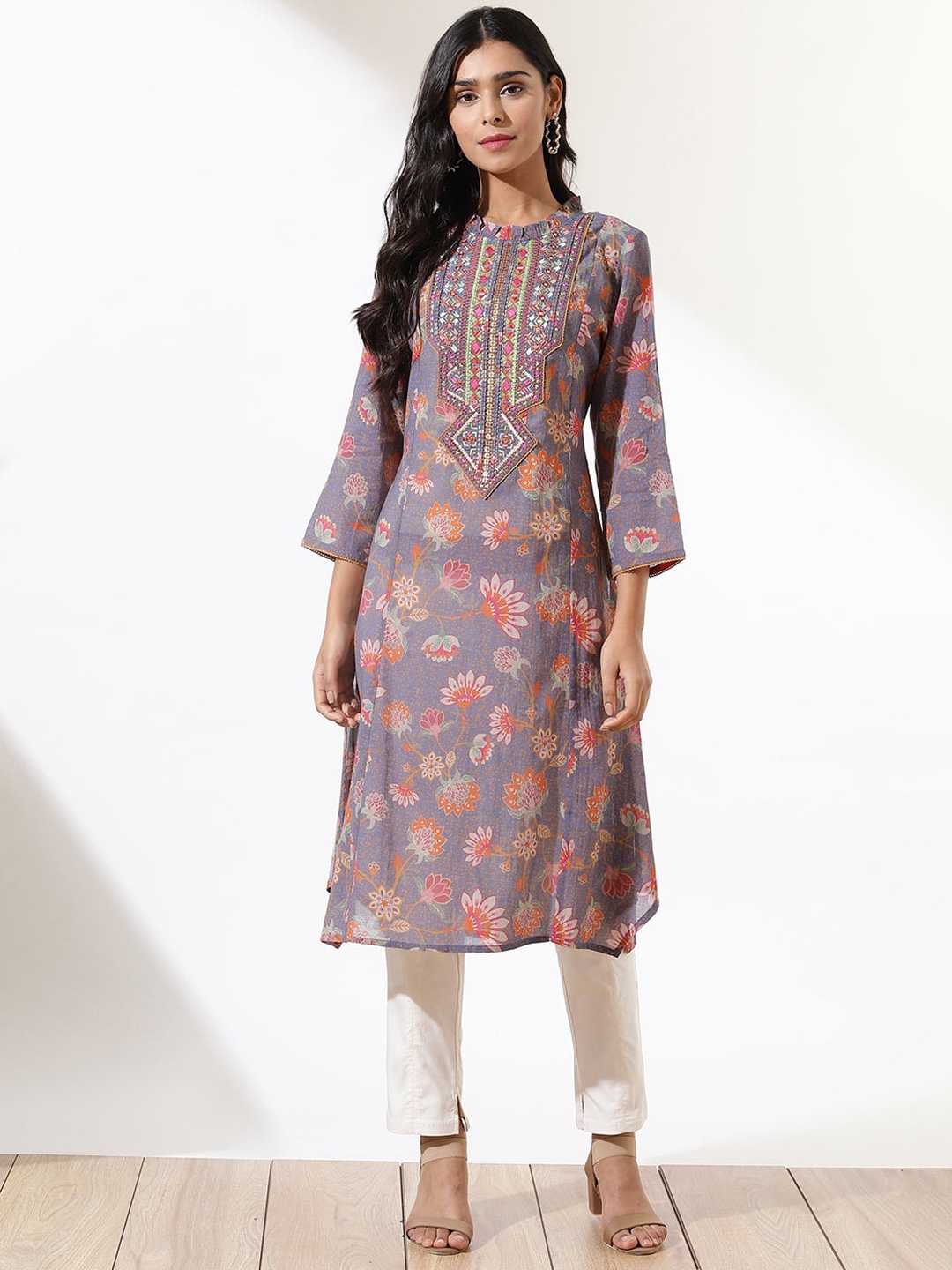 

Lakshita Women Floral Printed Thread Work Kurta, Lavender