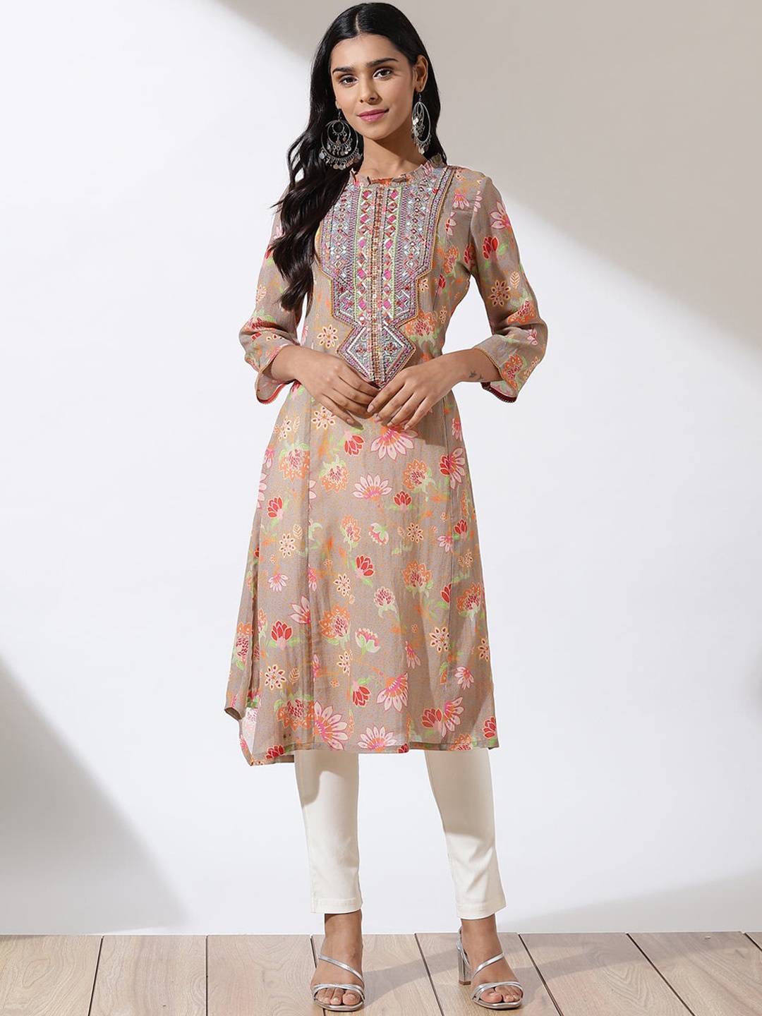 

Lakshita Women Floral Printed Thread Work Kurta, Grey
