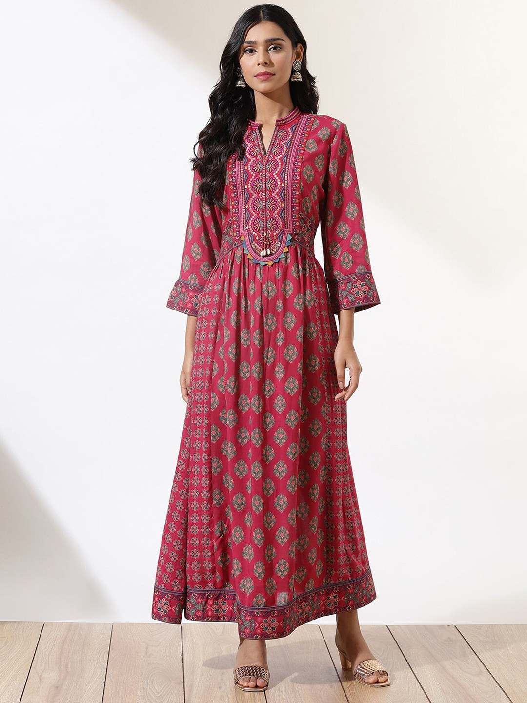 

Lakshita Women Ethnic Motifs Printed Mandarin Collar Gotta Patti Anarkali Kurta, Pink