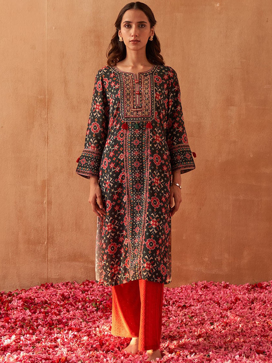 

Lakshita Plus Size Notch Neck Ethnic Motifs Printed Modal Straight Kurta, Green