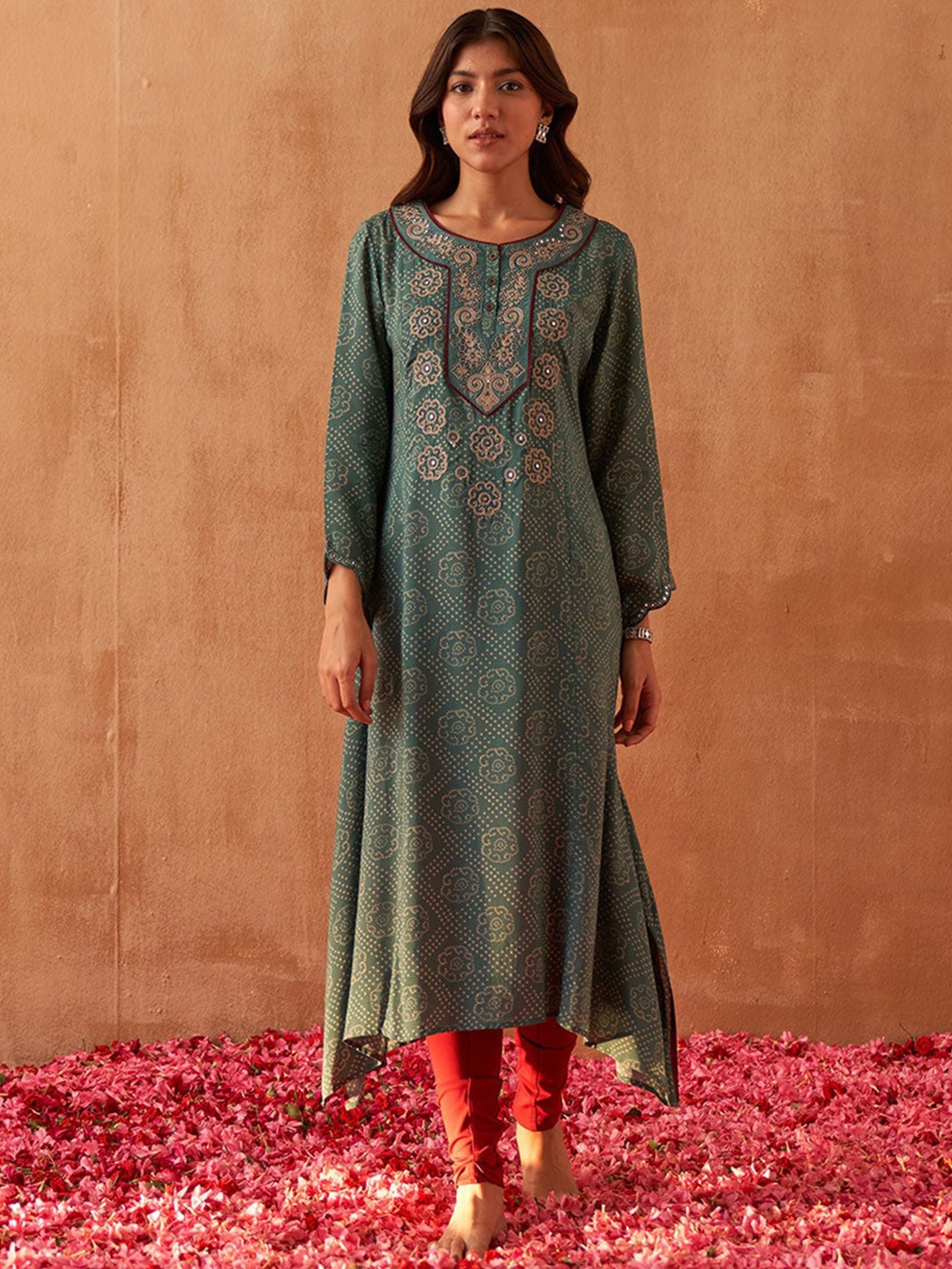 

Lakshita Bandhani Embroidered Mirror Work Kurta, Green