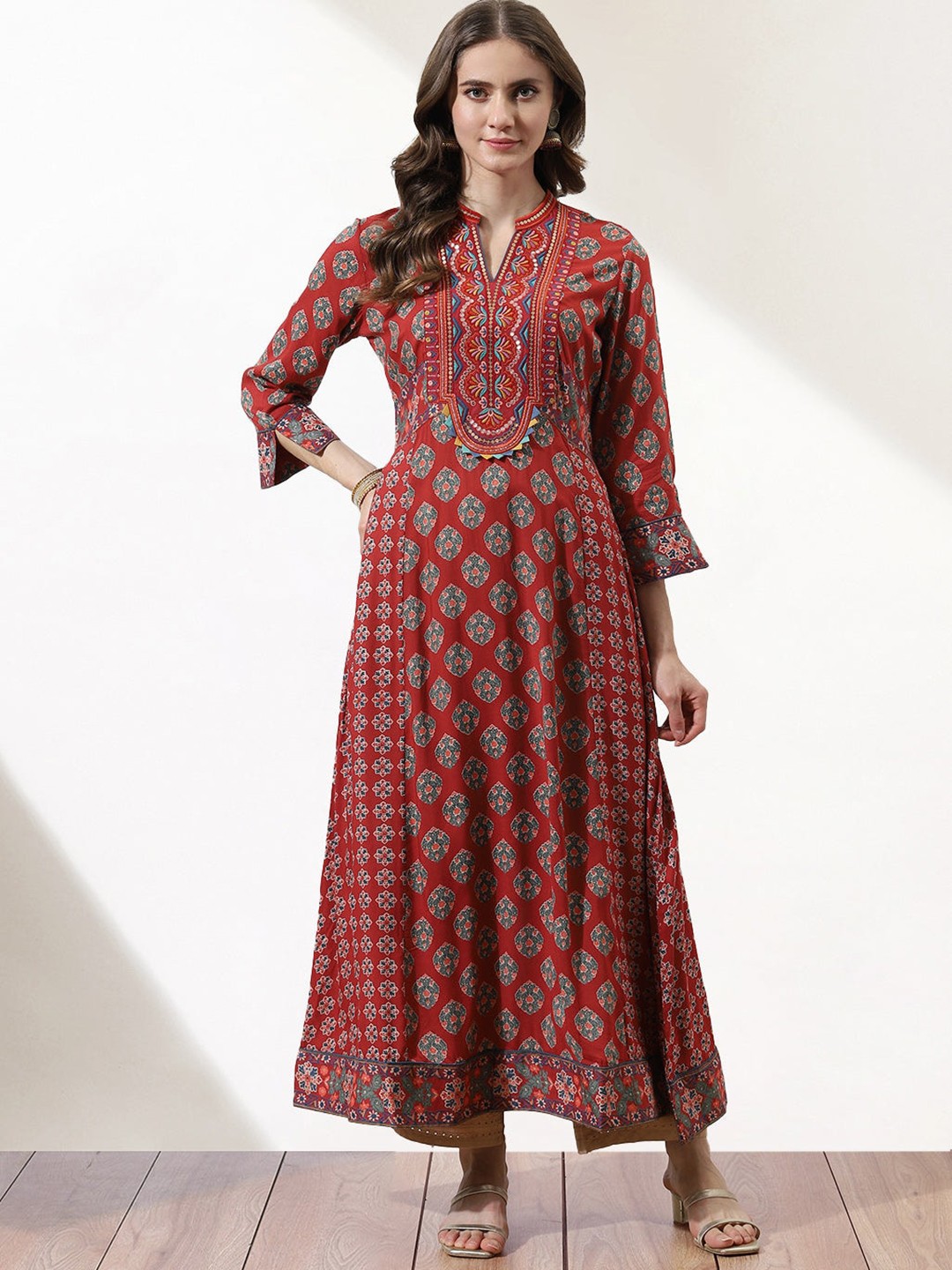 

Lakshita Floral Printed Kurta, Red