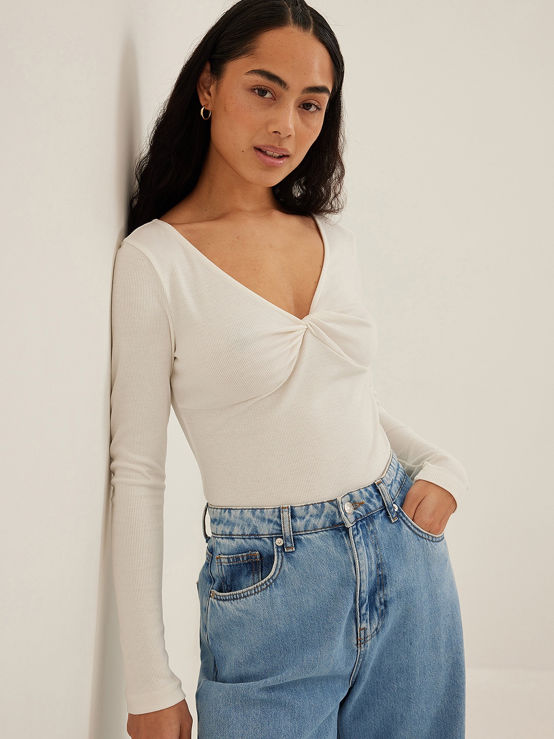 

NA-KD V-Neck Ribbed Twisted Top, Off white