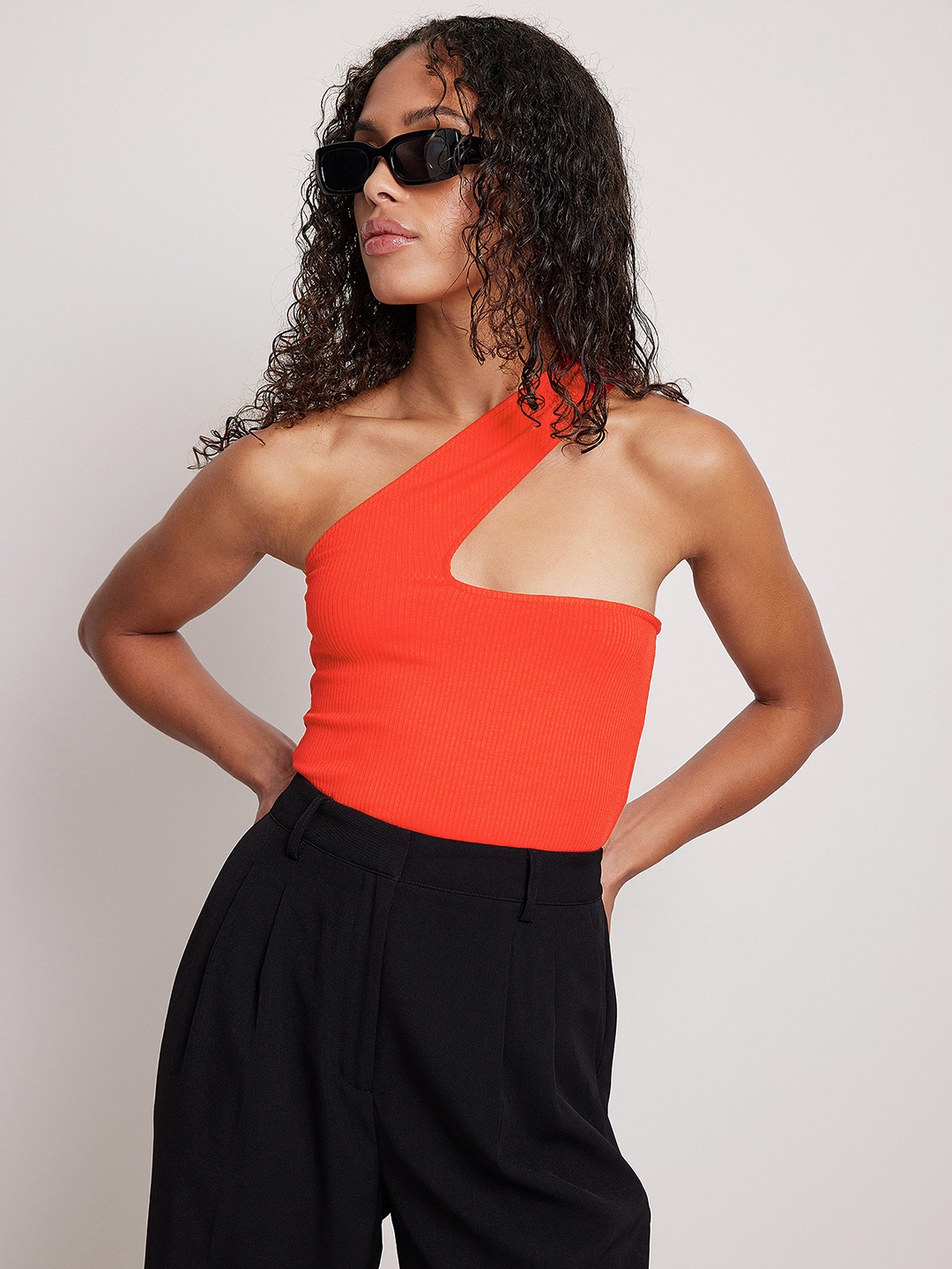 

NA-KD Cut Out Ribbed One Shoulder Fitted Top, Red