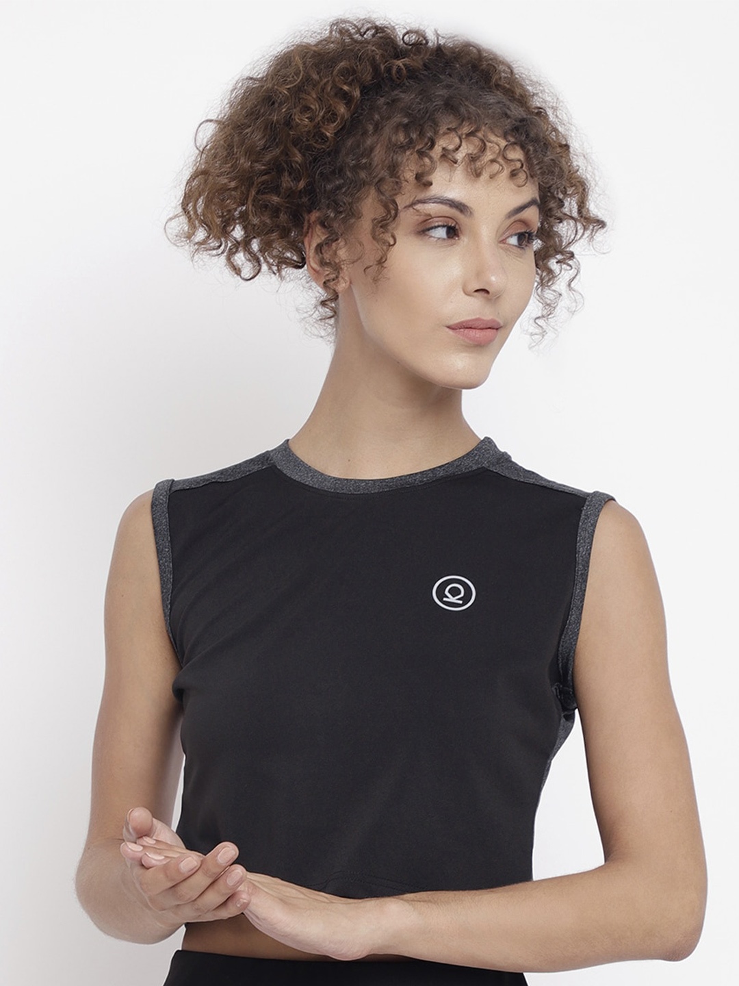 

CHKOKKO Colourblocked Sleeveless Crop Top, Black