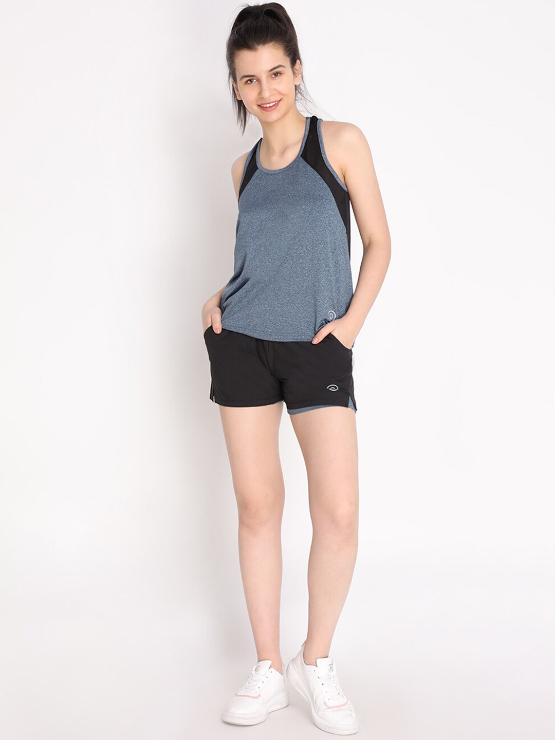 

CHKOKKO Women Colourblocked Tang Top & Shorts, Blue