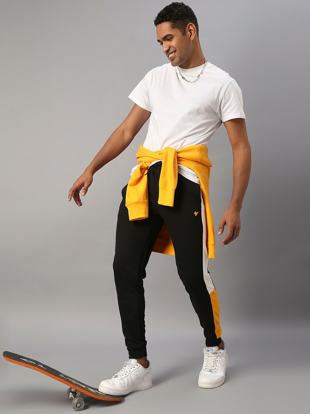 

Hubberholme Men Colorblocked Regular Fit Joggers, Black
