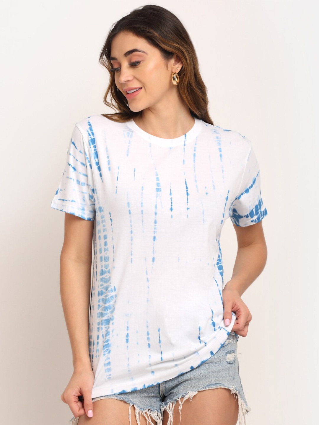 

Ennoble Women Blue Printed V-Neck Loose T-shirt