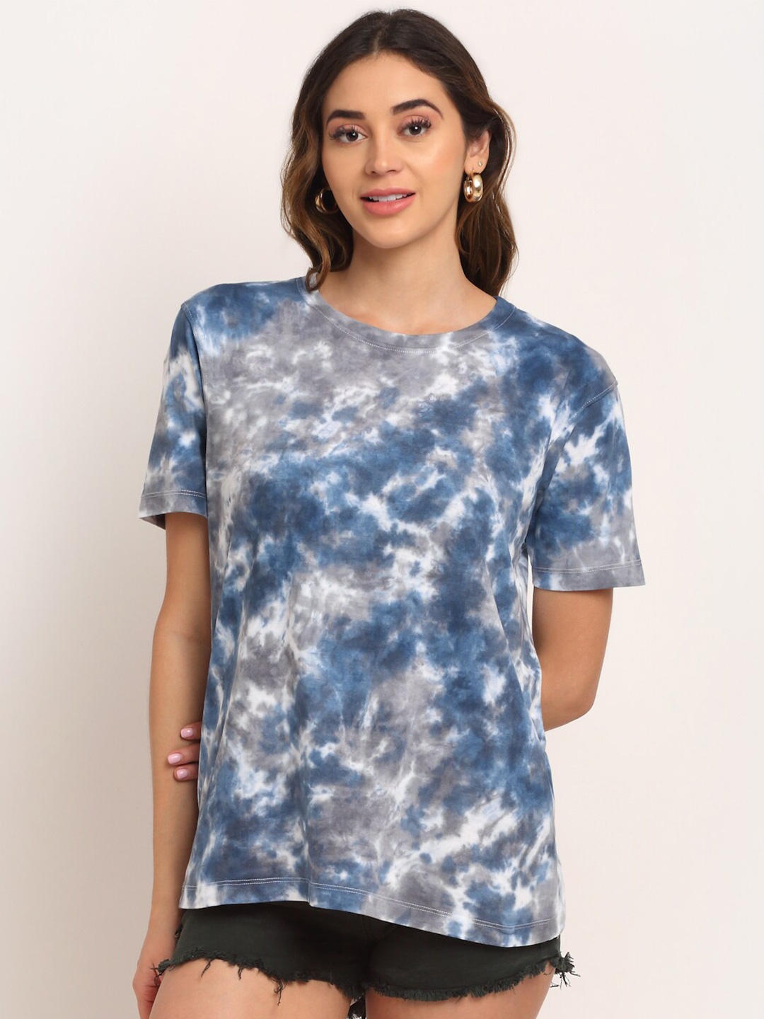 

Ennoble Women Blue Dyed V-Neck Loose T-shirt