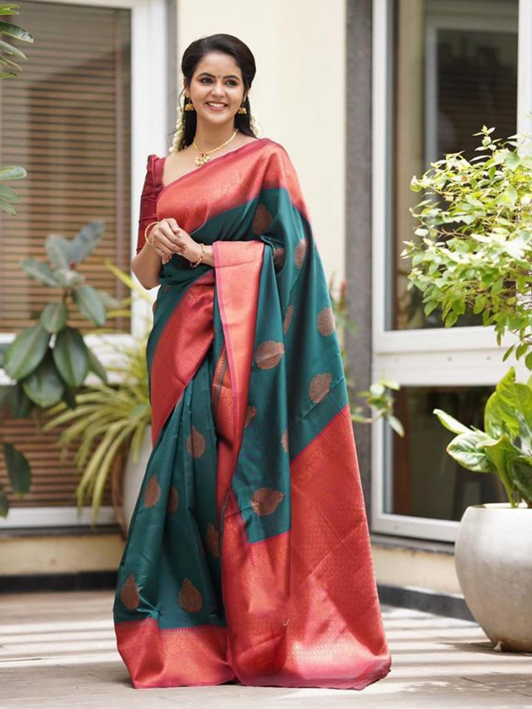 

Wuxi Floral woven Design Zari Pure Silk Banarasi Saree, Teal