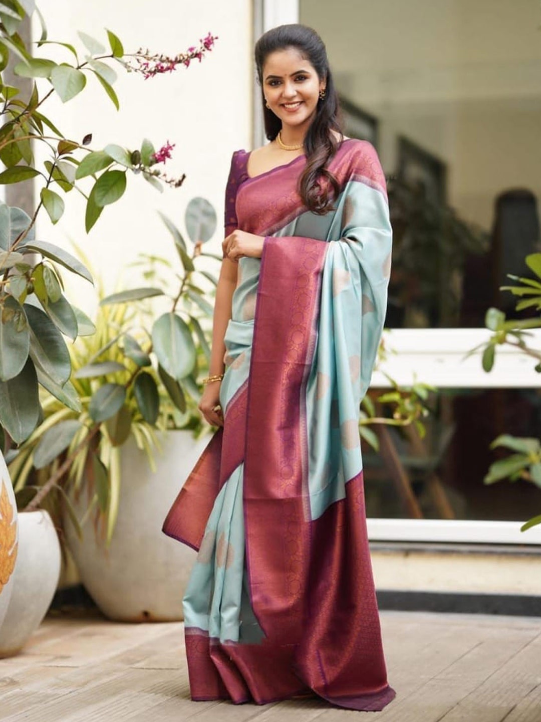 

Wuxi Floral Woven Design Zari Pure Silk Banarasi Saree, Sea green