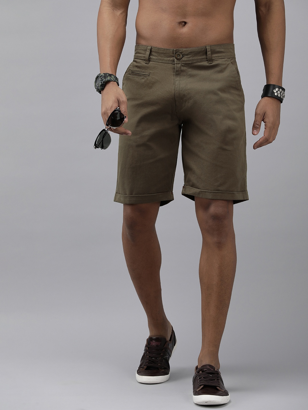 

The Roadster Lifestyle Co. Men Solid Mid-Rise Regular Fit Shorts, Olive