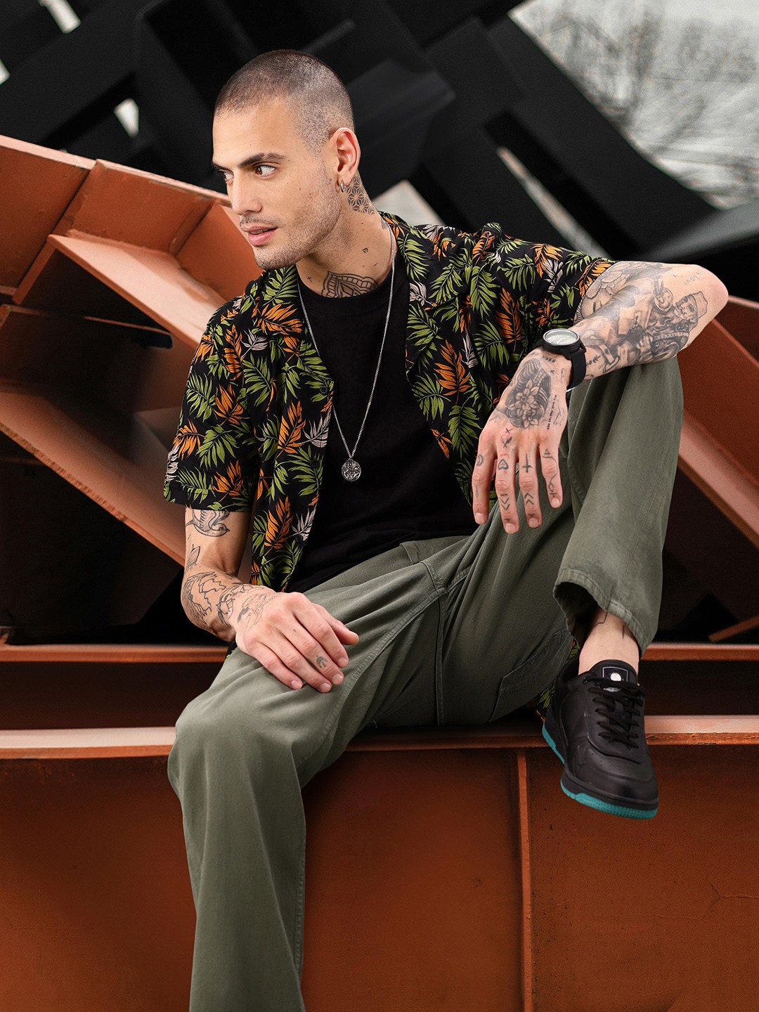

HERE&NOW Men Slim Fit Tropical Printed Casual Shirt, Black