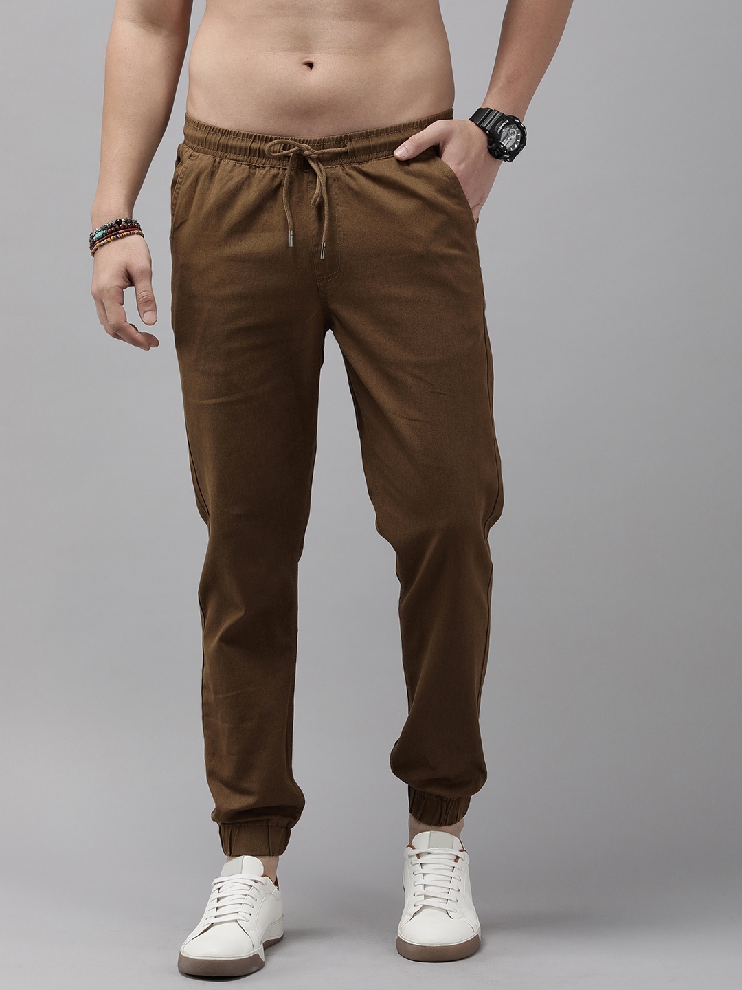 

The Roadster Life Co. Men Mid-Rise Joggers Trousers, Coffee brown