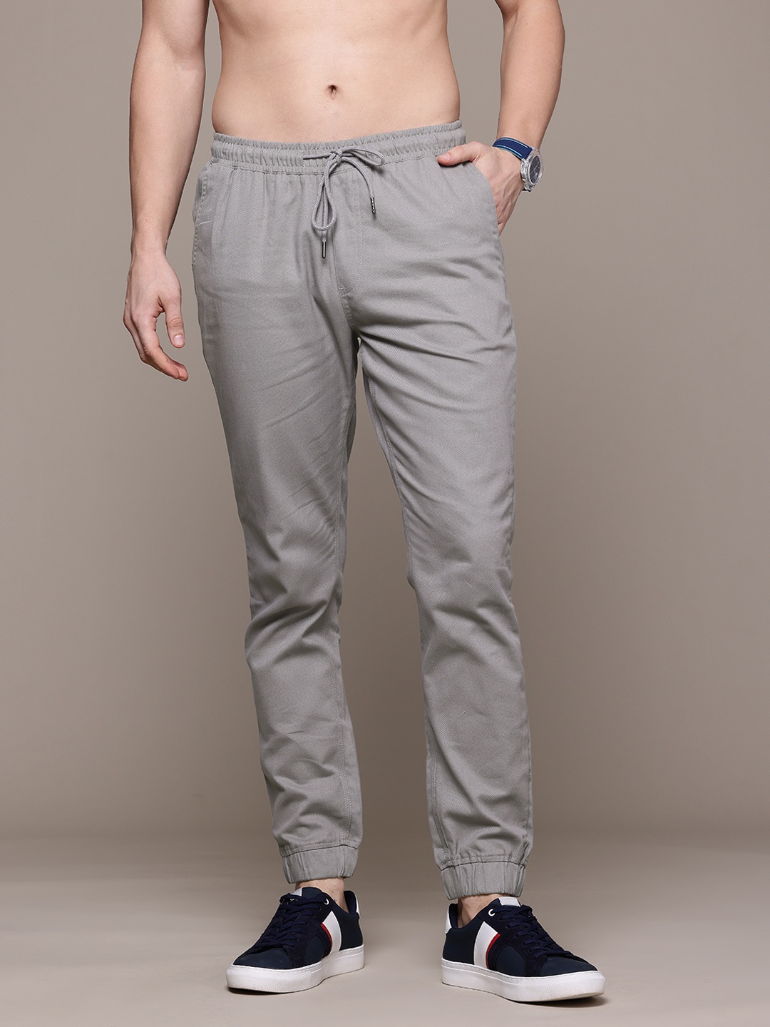 

The Roadster Lifestyle Co. Men Denim Joggers, Grey