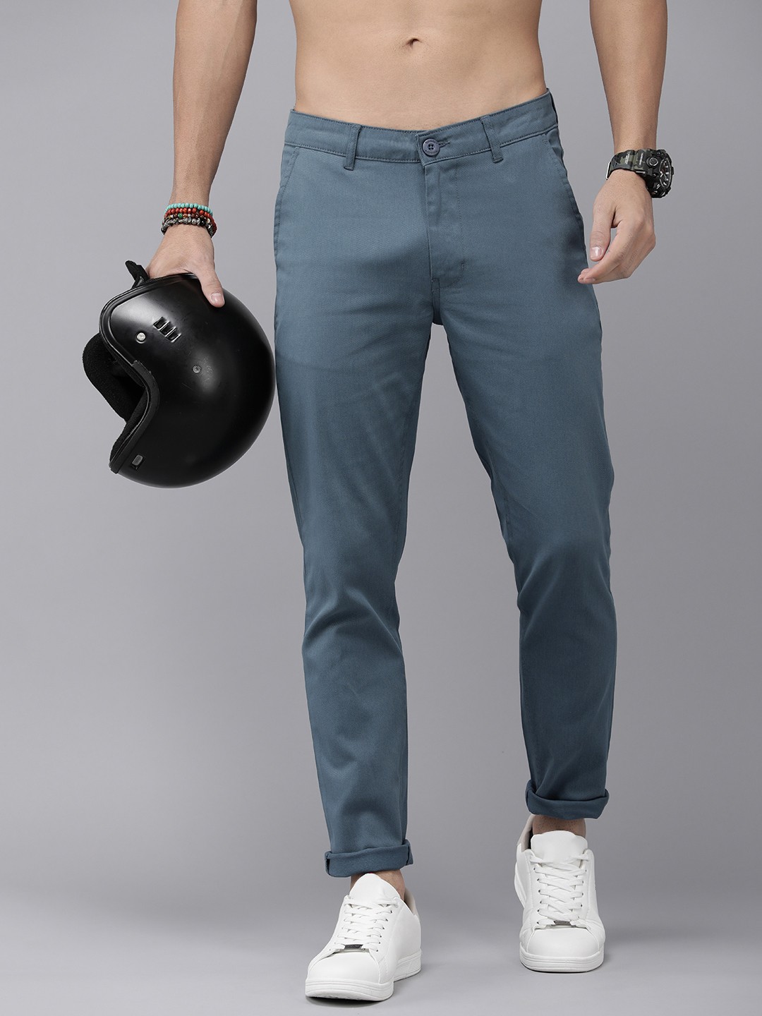 

Roadster Men Solid Regular Fit Mid-Rise Plain Woven Flat-Front Chinos, Blue