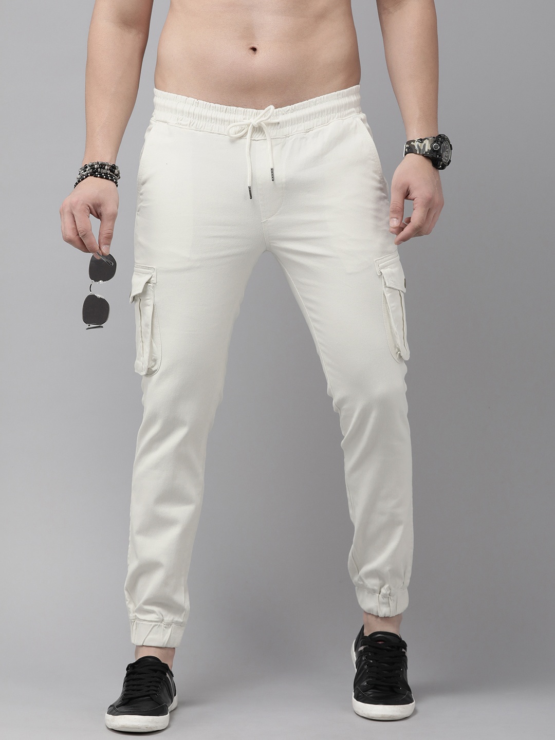 

The Roadster Lifestyle Co. Men Solid Mid Rise Cargo Joggers, Cream