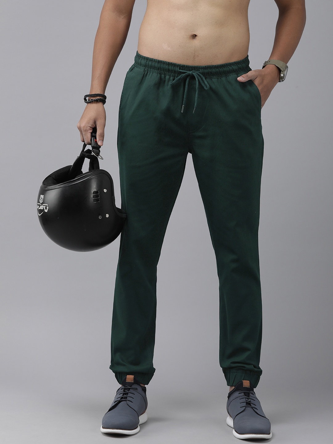 

The Roadster Lifestyle Co. Men Solid Pleated Mid-Rise Joggers, Teal