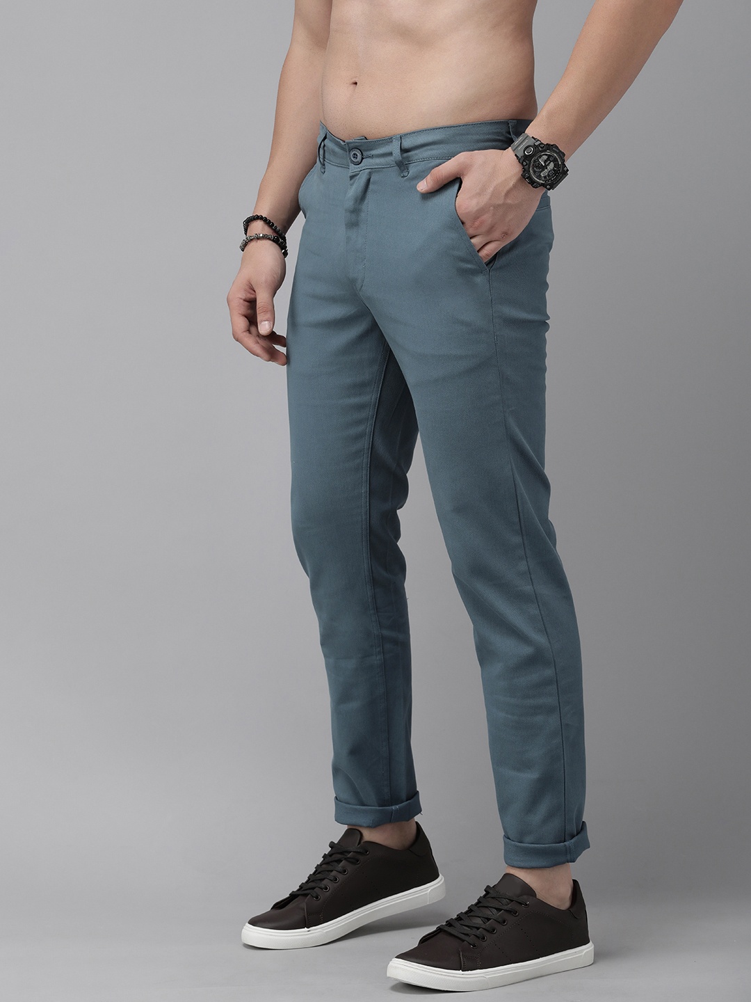 

The Roadster Life Co. Men Textured Chino Trousers, Blue