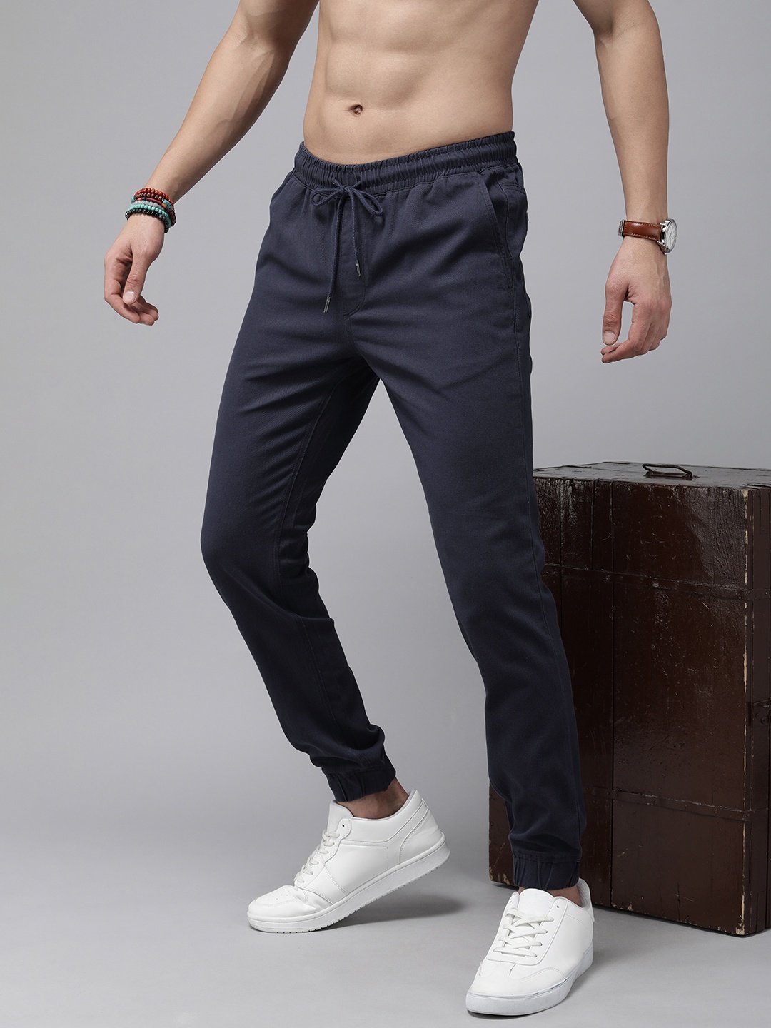 

Roadster Men Joggers, Navy blue