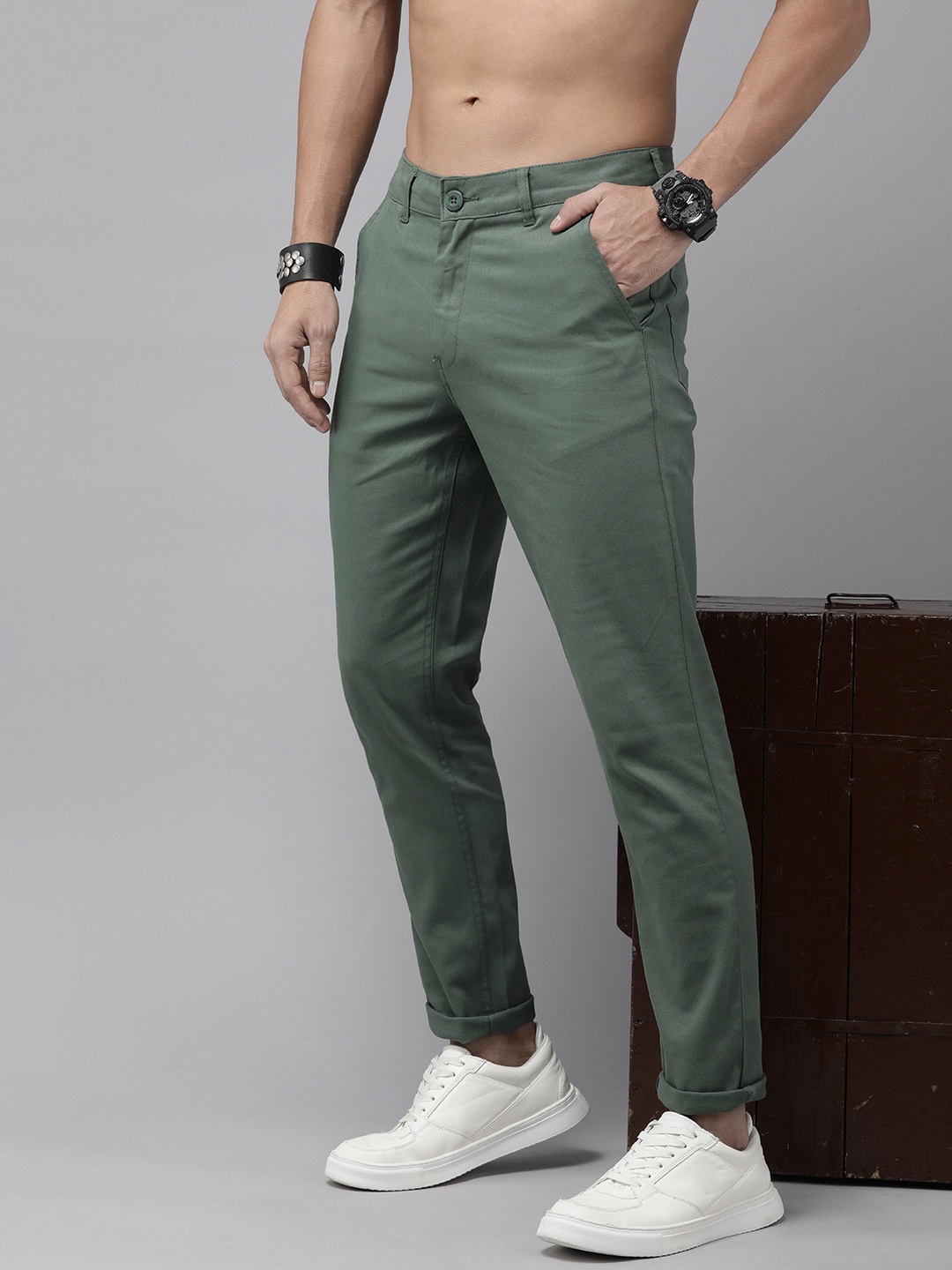 

The Roadster Life Co. Men Chinos Trousers, Green