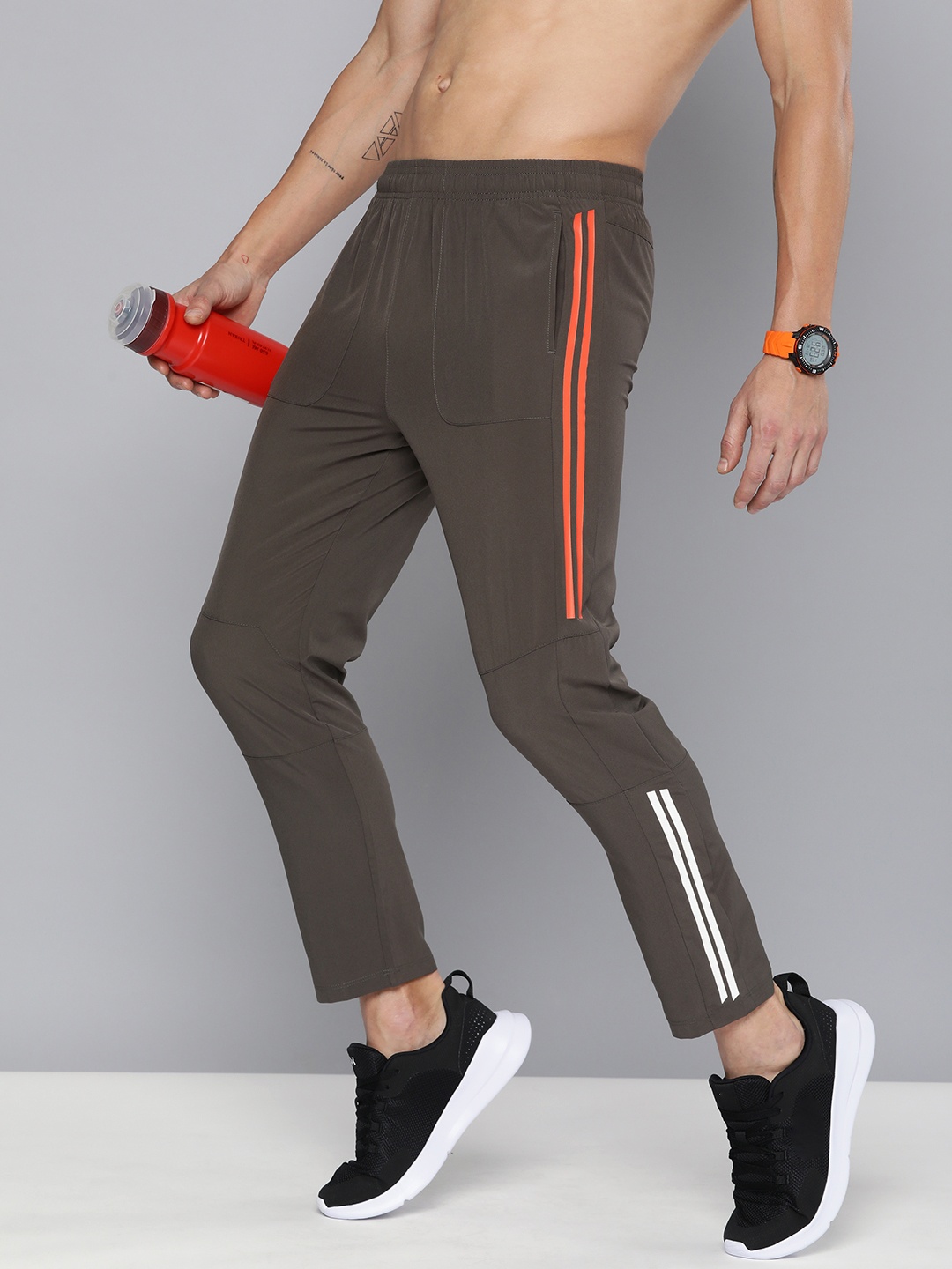 

HRX by Hrithik Roshan Men Tapered Fit Antimicrobial Finish Training Rapid-Dry Track Pants, Brown