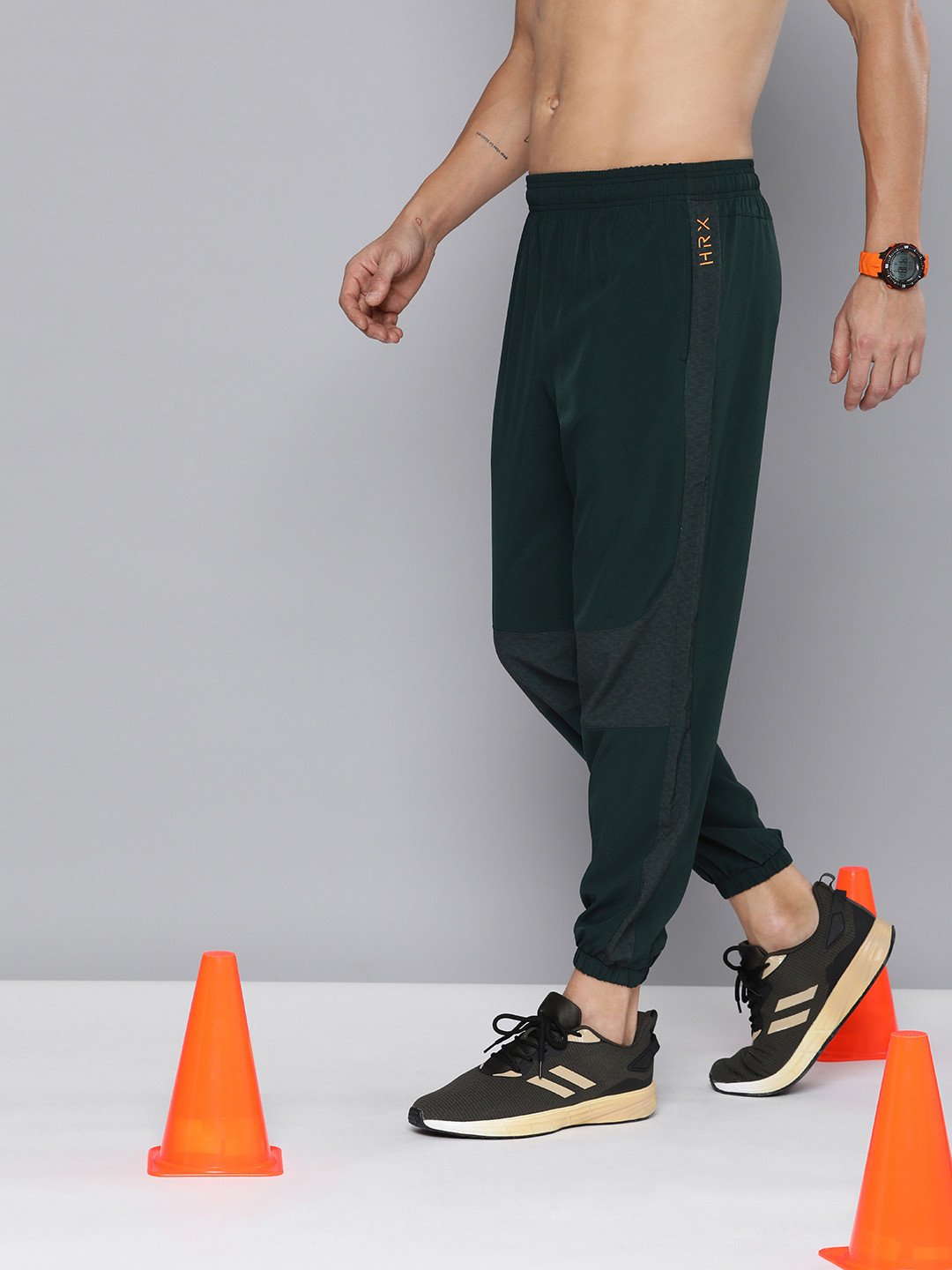 

HRX by Hrithik Roshan Men Antimicrobial Finish Training Rapid-Dry Sports Joggers, Grey