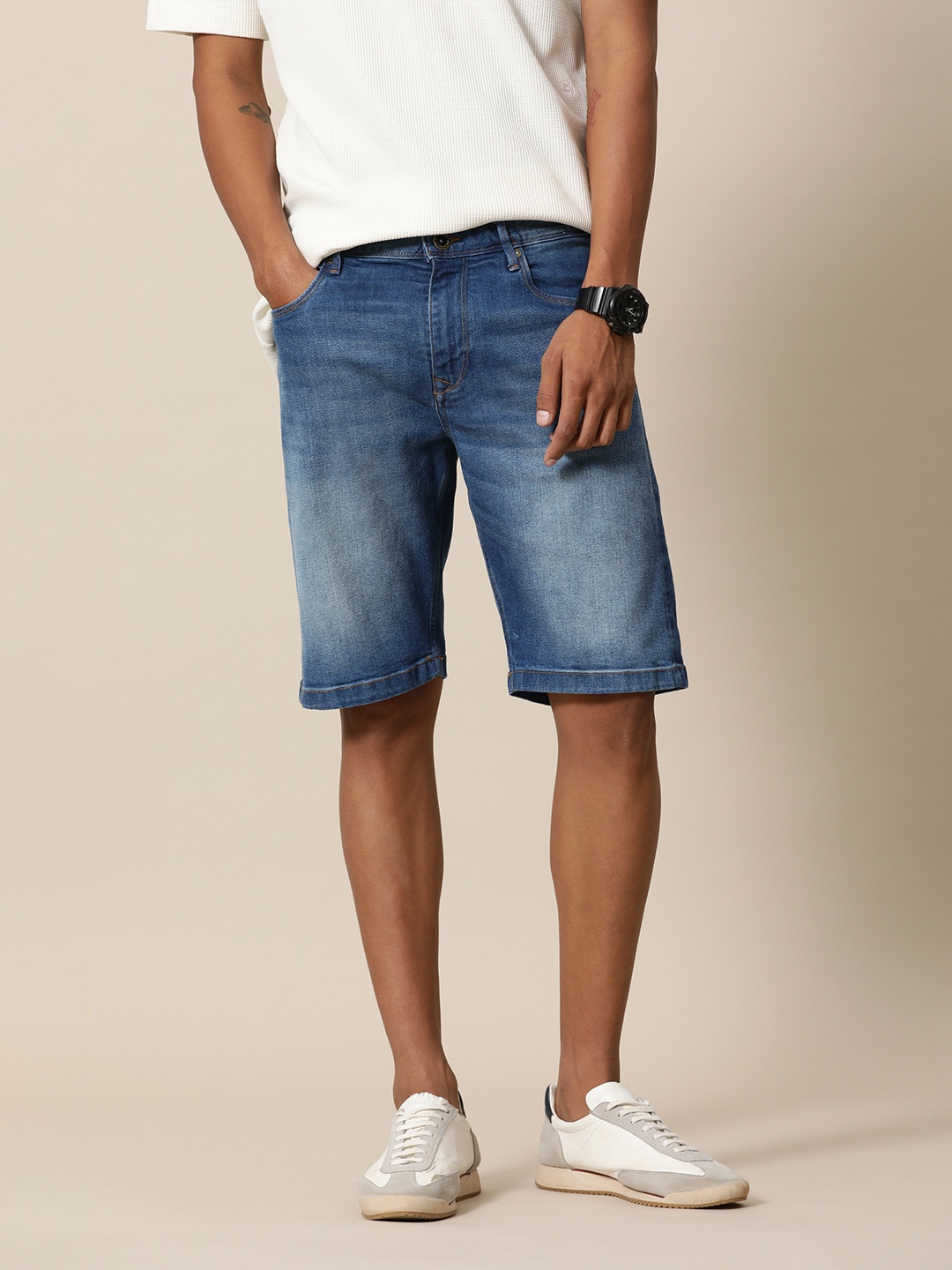 

Mr Bowerbird Men Blue Liberal Fit Washed Denim Shorts