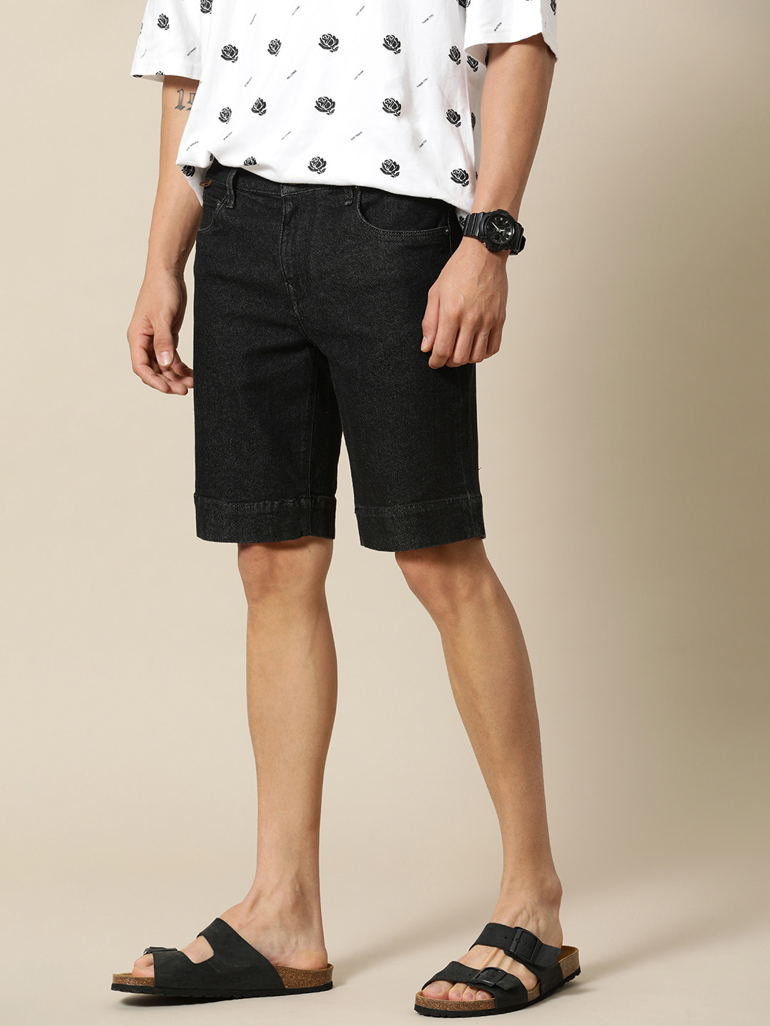 

Mr Bowerbird Men Mid-Rise Liberal Fit Denim Shorts With A Small Notebook, Black